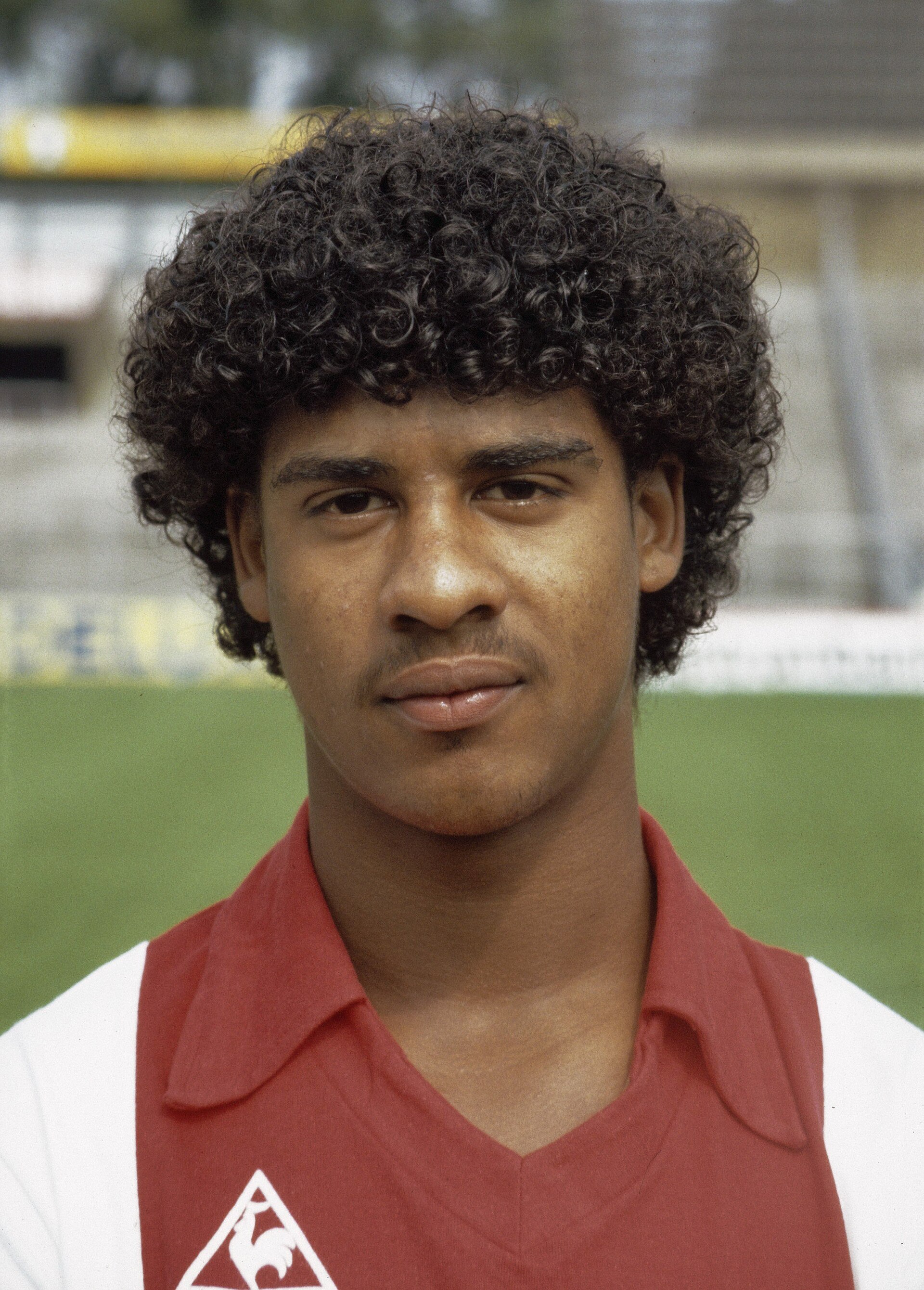 Imagem de referência de Frank Rijkaard, descrito nos dados abertos como futebolista neerlandês