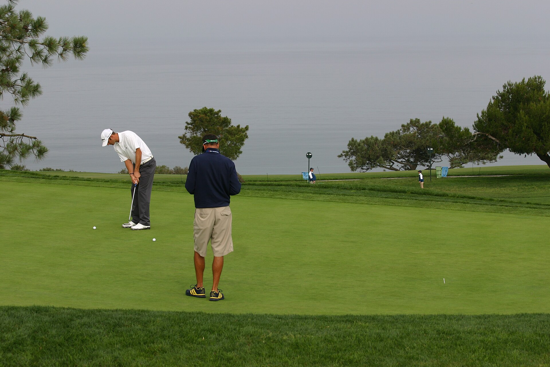 Imagem de referência de Dustin Johnson, descrito nos dados abertos como golfista norte-americano