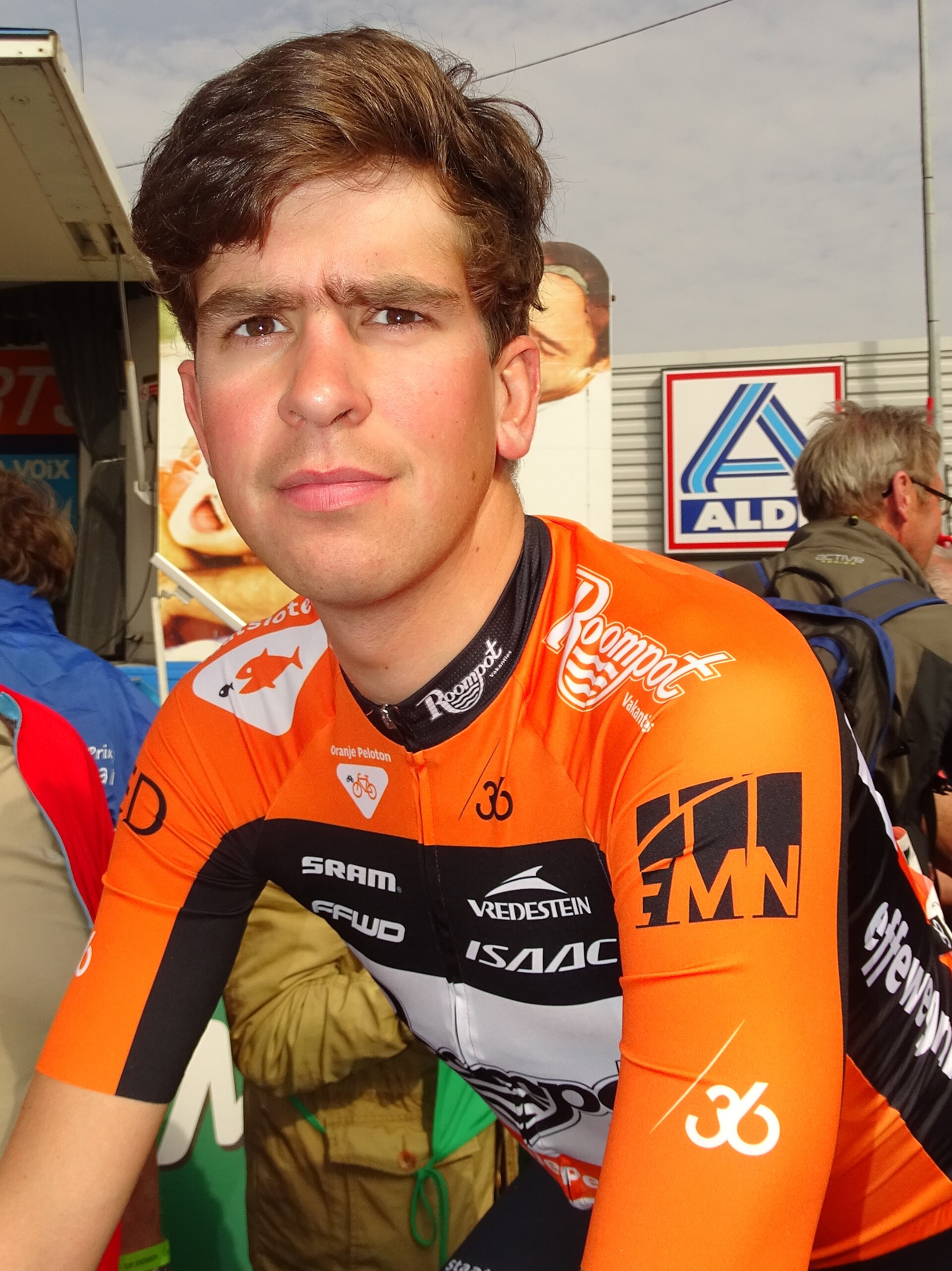 Imagem de referência de Brian van Goethem, descrito nos dados abertos como ciclista neerlandês