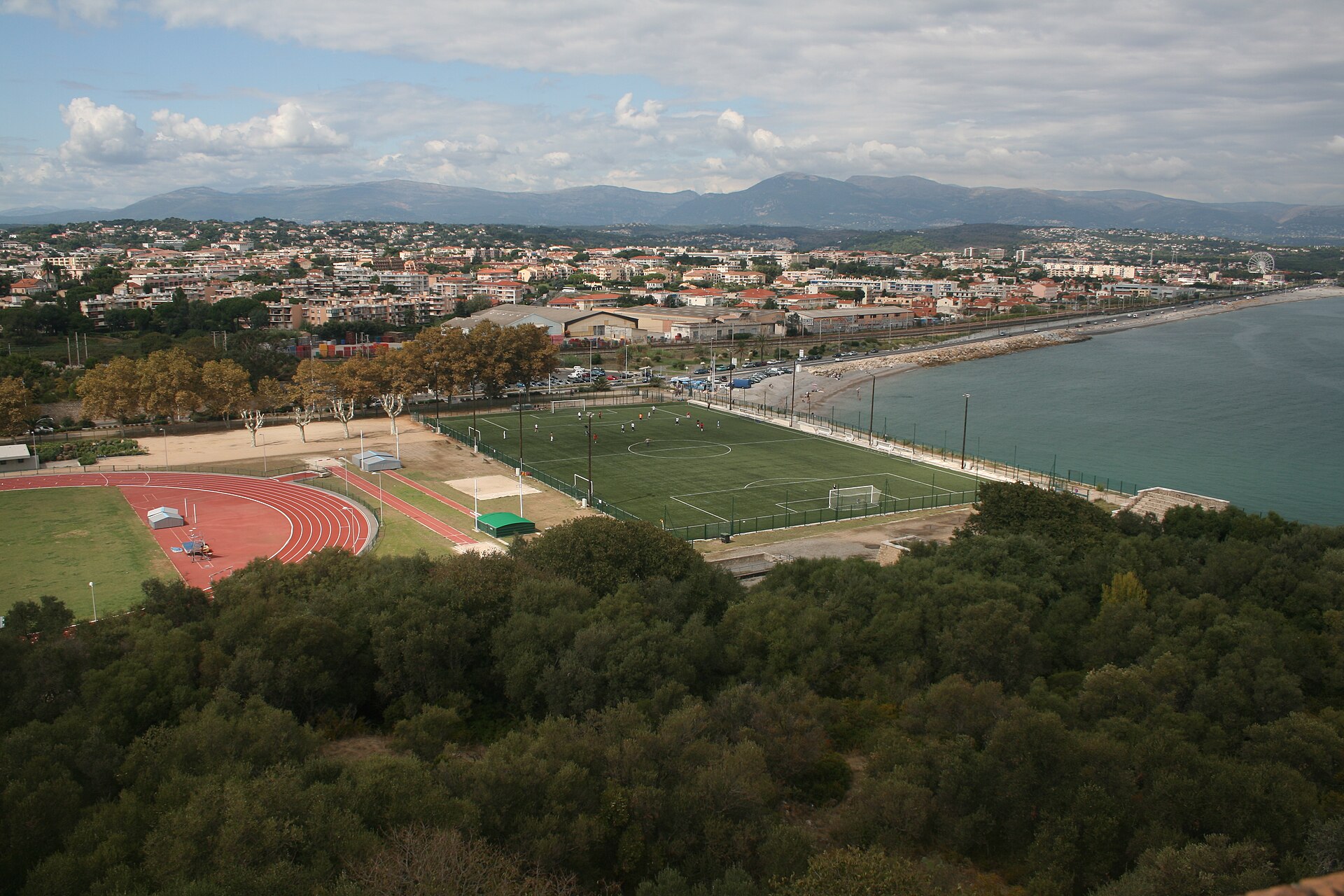 Imagem de referência relacionada a Stade du Fort Carré, item descrito como estádio multiuso de Antibes