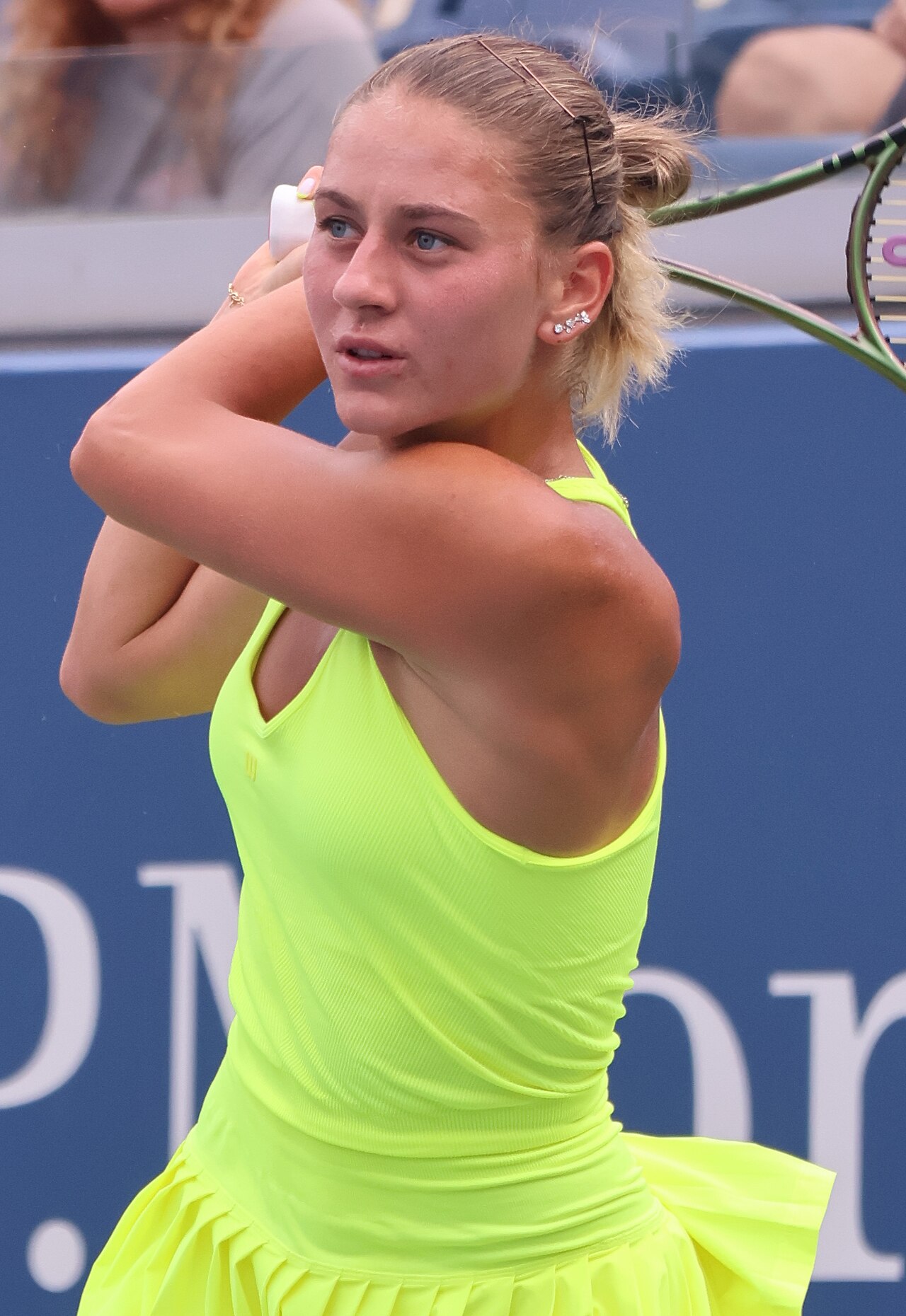 Imagem de referência relacionada a Marta Kostyuk, item descrito como tenista ucraniana