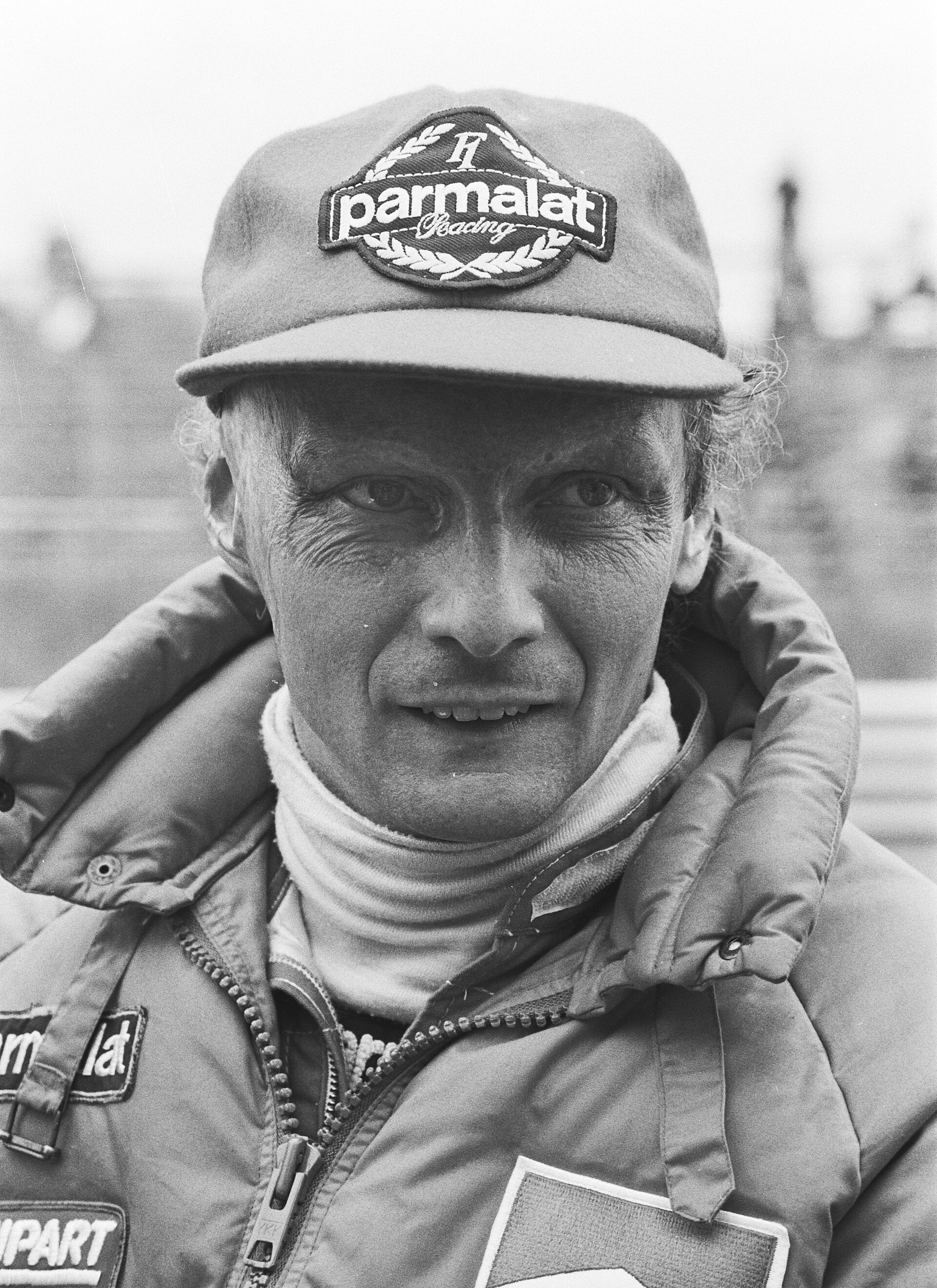 Imagem de referência de Niki Lauda, descrito nos dados abertos como automobilista austríaco, tricampeão mundial de Fórmula 1