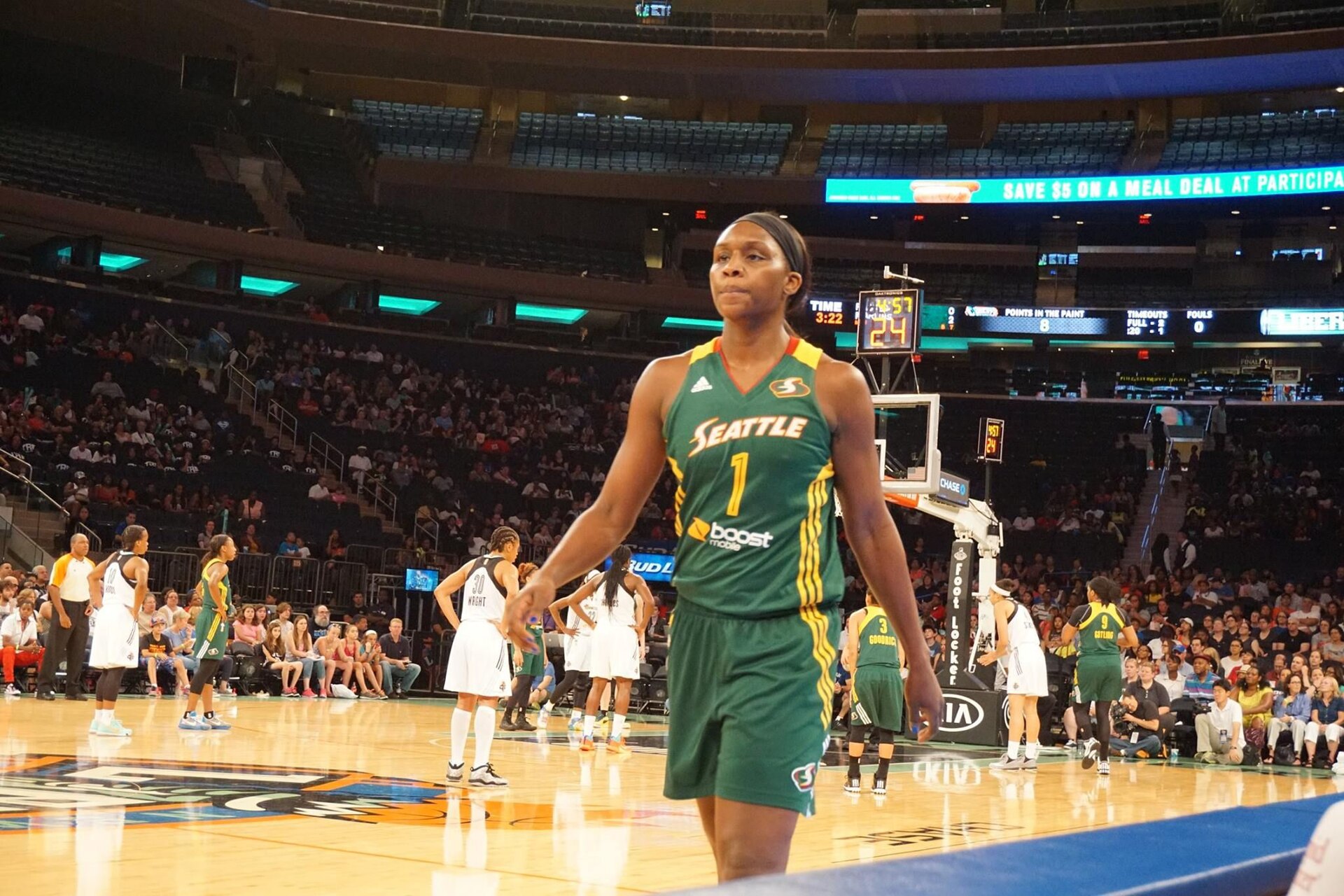 Imagem de referência de Crystal Langhorne, descrito nos dados abertos como jogadora de basquetebol norte-americana