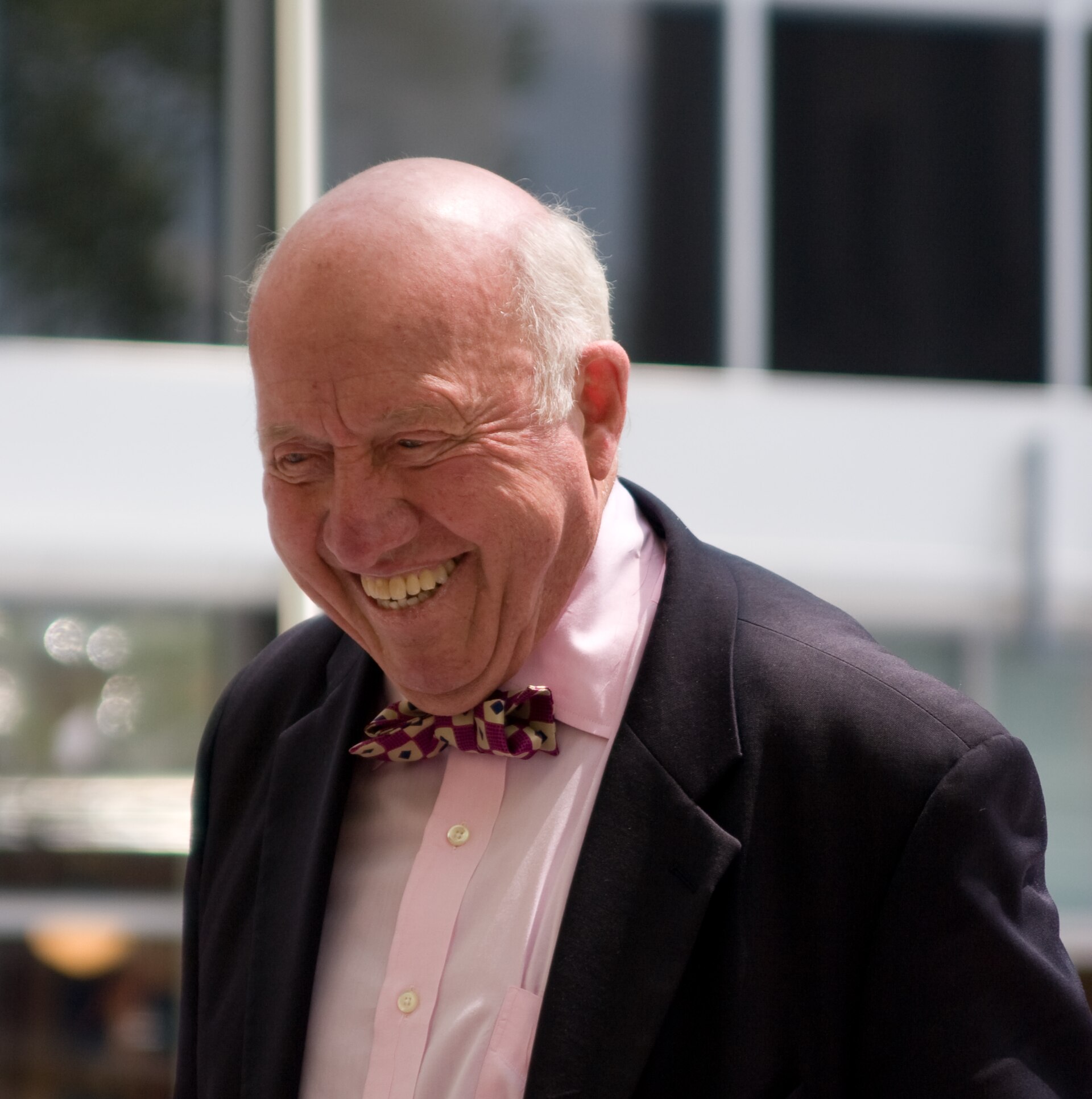 Imagem de referência relacionada a Bud Collins, item descrito como tenista americano