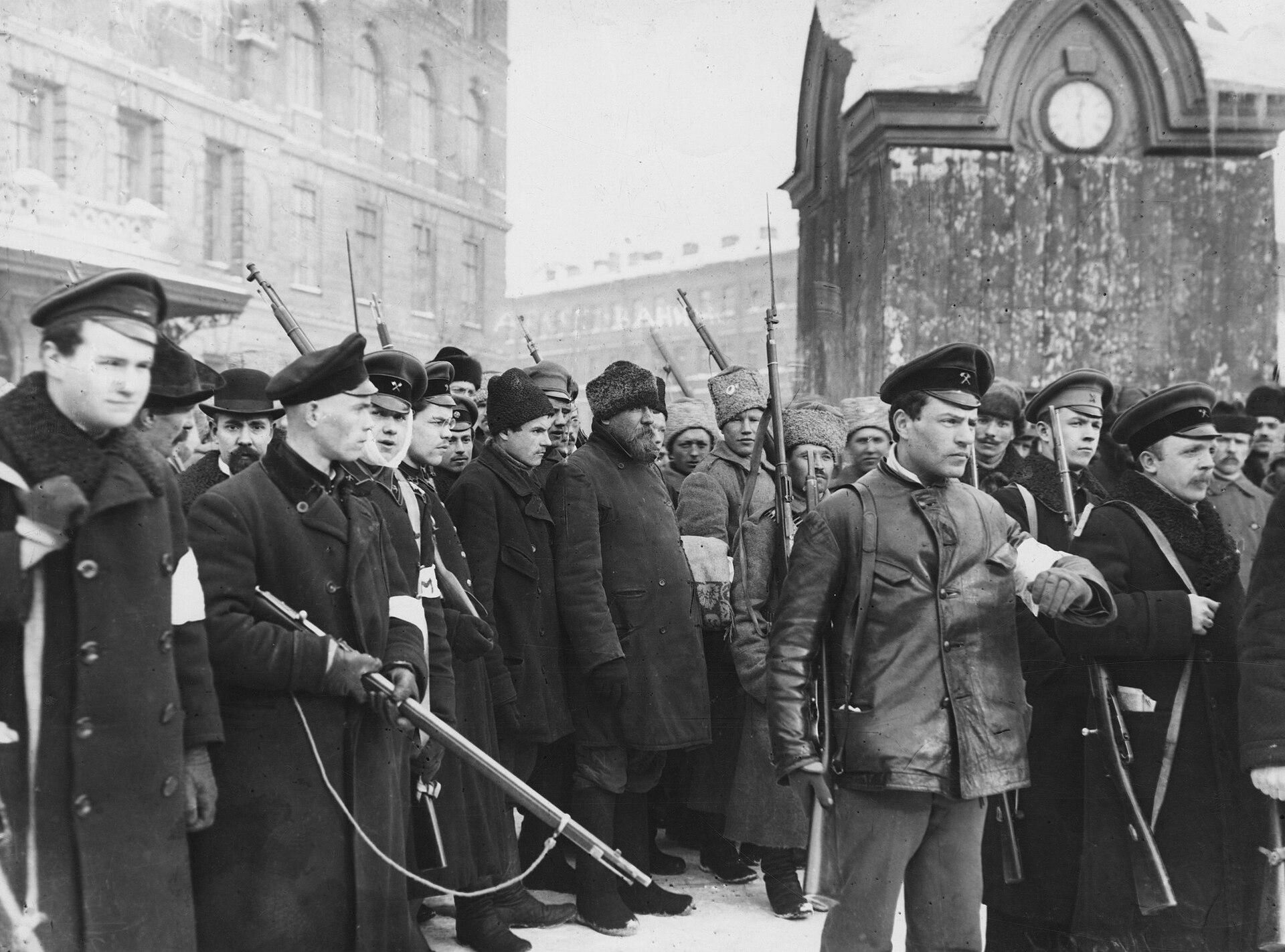 Imagem de referência de Revolução de Fevereiro, descrito nos dados abertos como primeira fase de duas fases da revolução russa, que ocorreu em fevereiro de 1917
