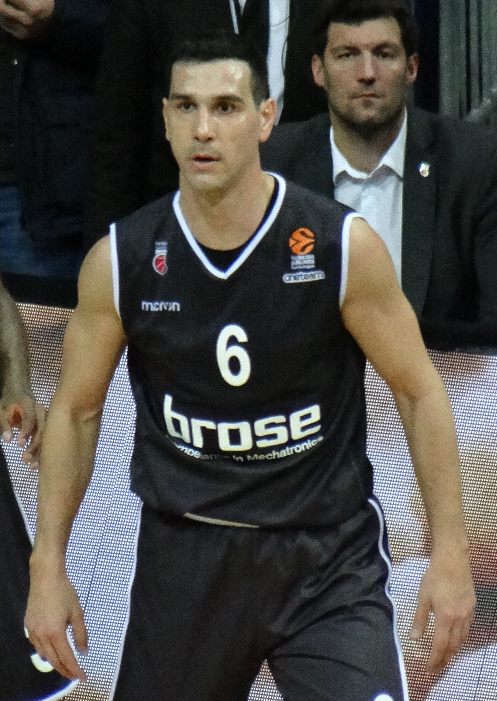 Imagem de referência de Nikolaos Zisis, descrito nos dados abertos como jogador de basquetebol grego