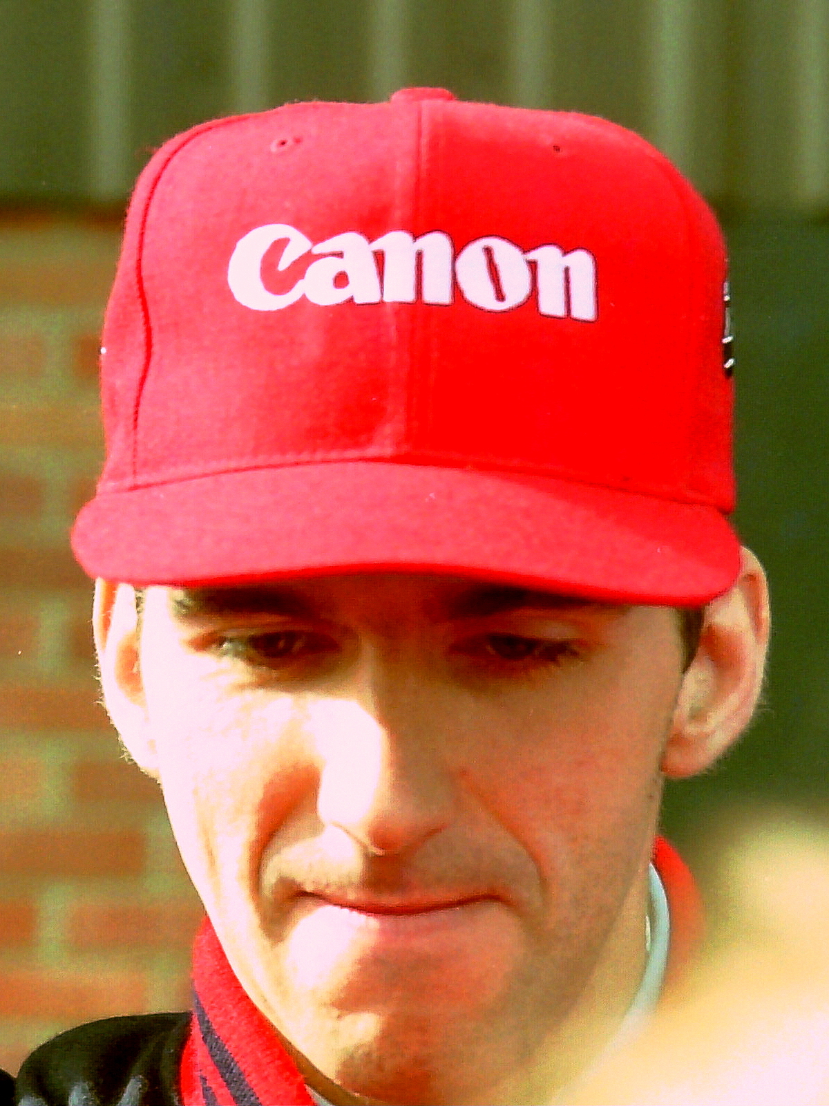 Imagem de referência de Damon Hill, descrito nos dados abertos como automobilista britânico, campeão mundial de Fórmula 1 em 1996