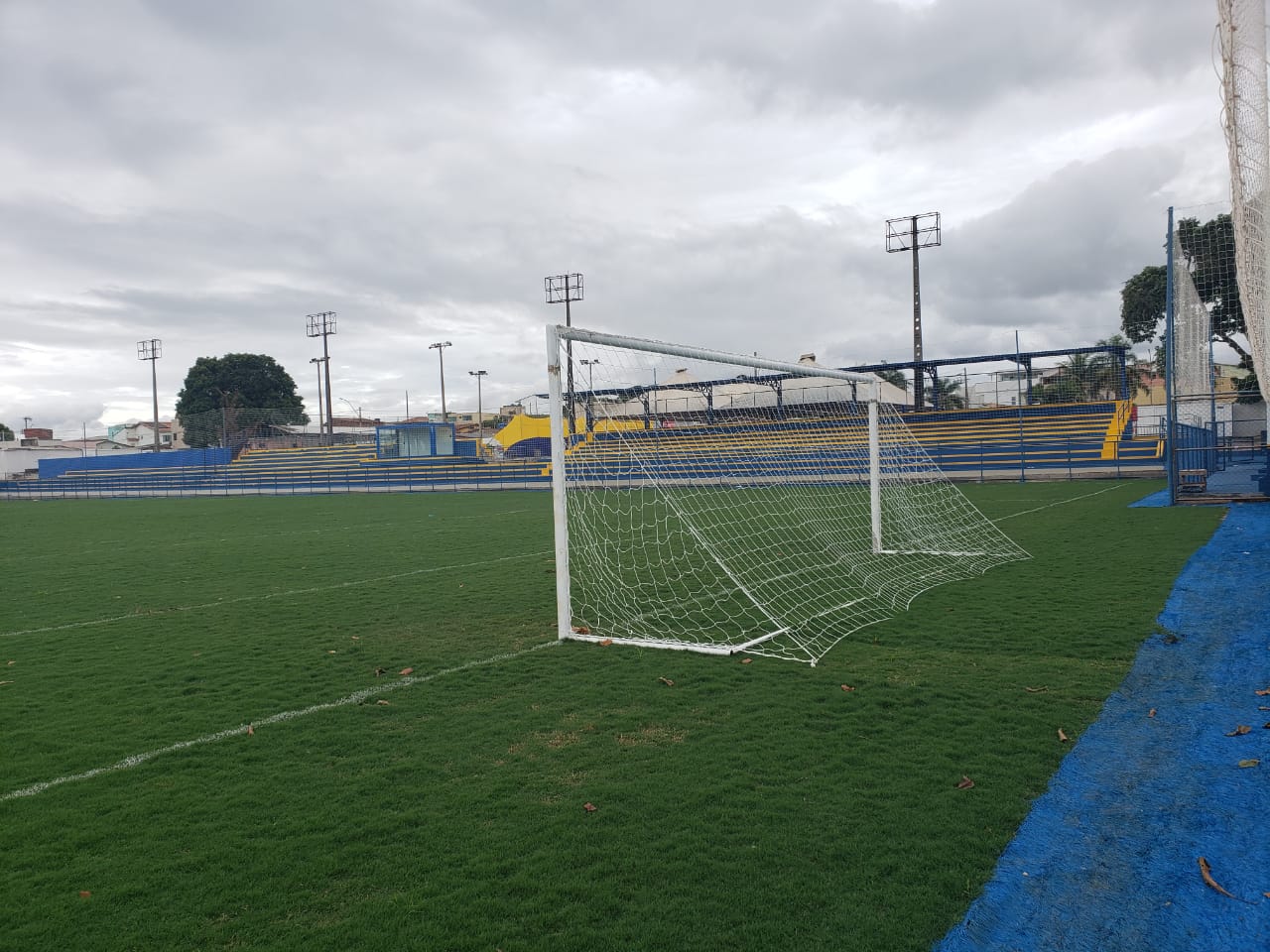 Imagem de referência relacionada a Estádio Ciro Machado do Espírito Santo, item descrito como estádio de futebol em Brasília, Brasil