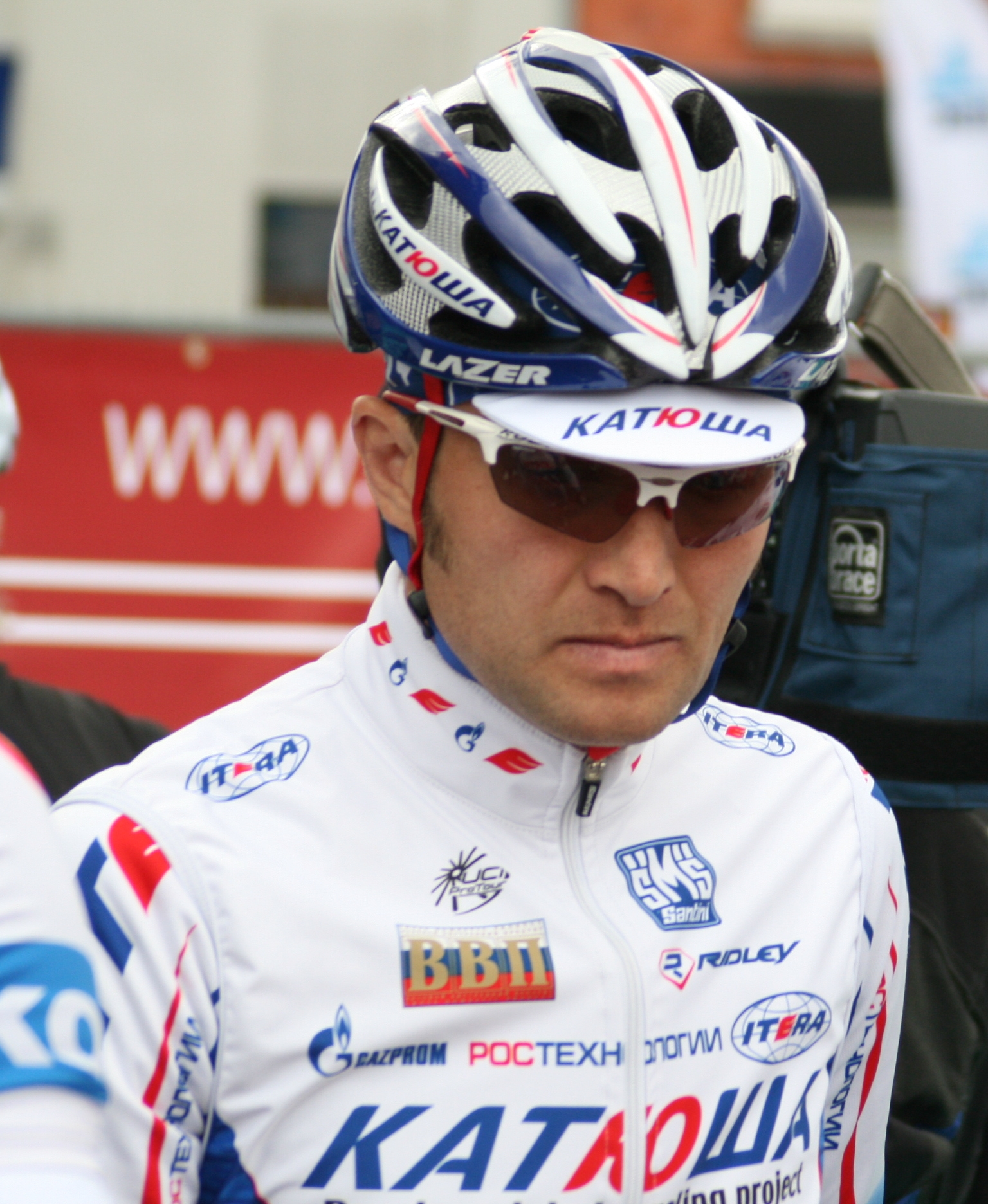Imagem de referência de Gennady Mikhaylov, descrito nos dados abertos como ciclista russo