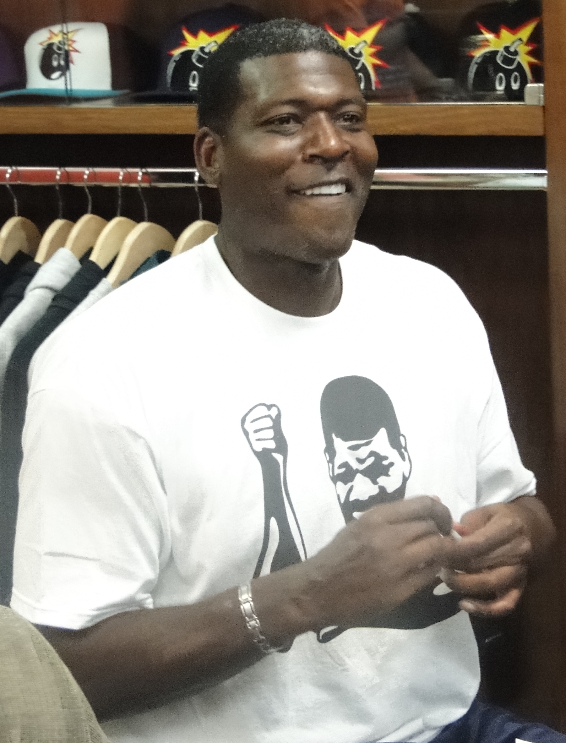 Imagem de referência de Larry Johnson, descrito nos dados abertos como basquetebolista estadunidense