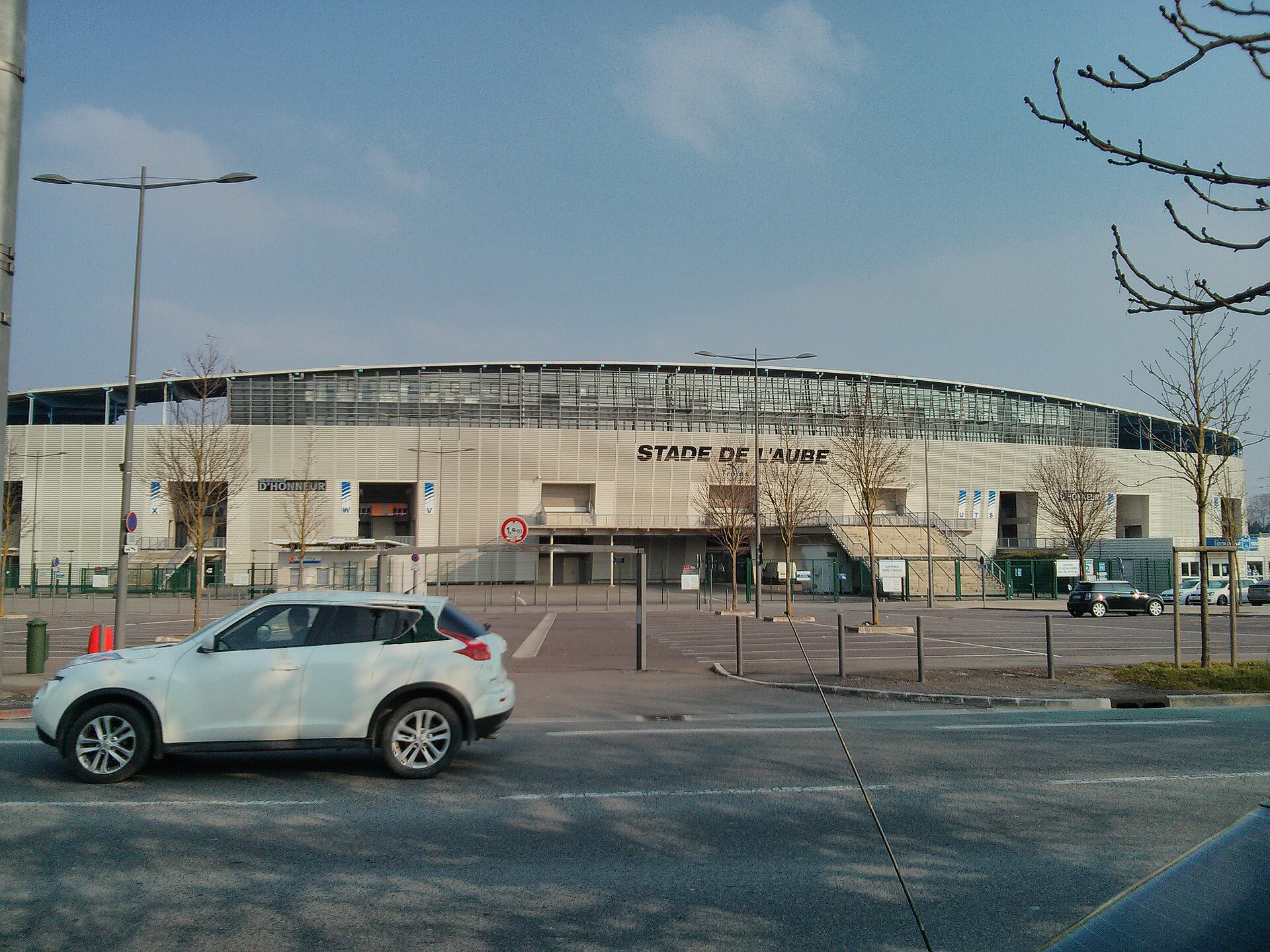 Imagem de referência de Stade de l'Aube, descrito nos dados abertos como um estádio de futebol francês