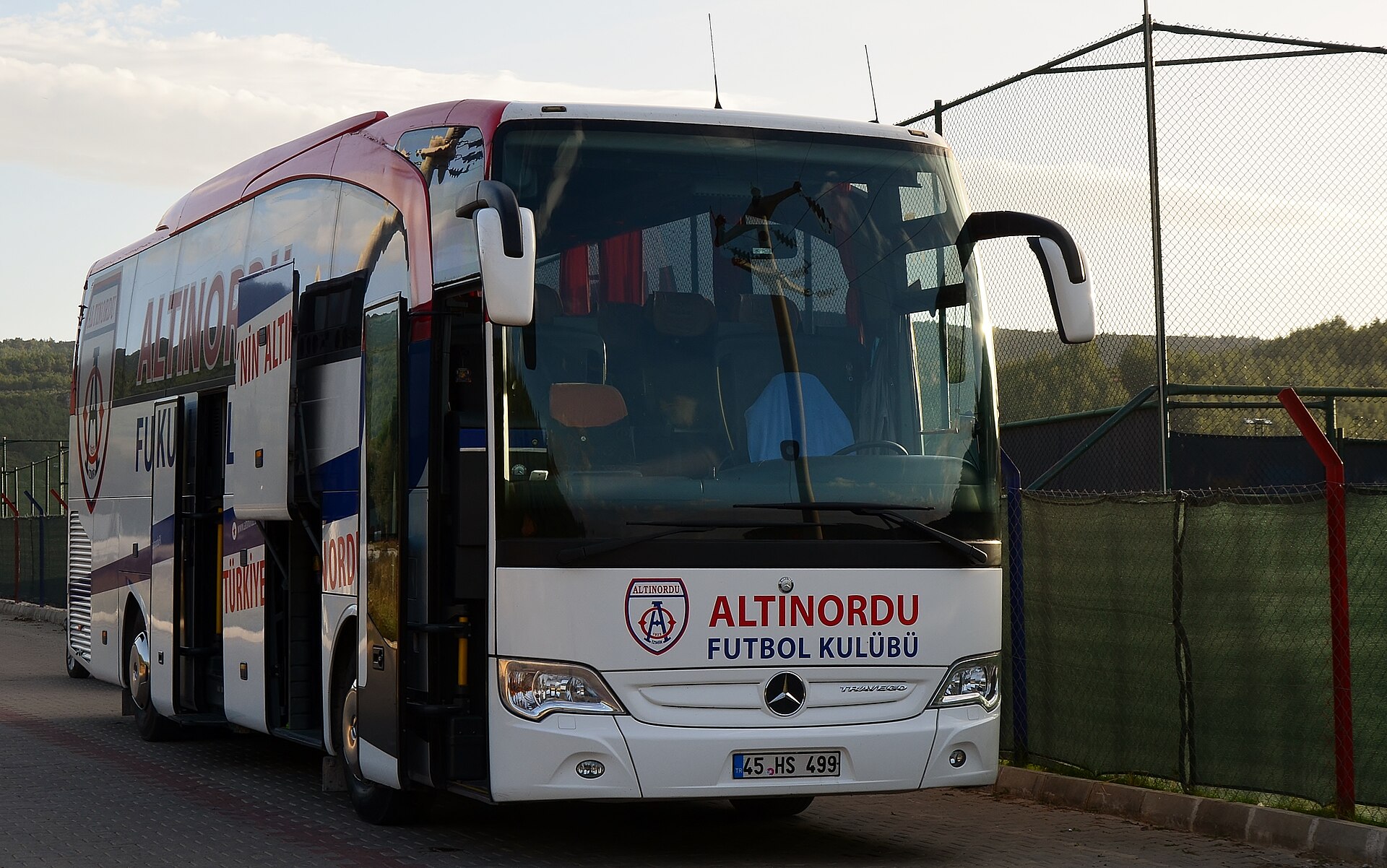 Imagem de referência de Altınordu Futbol Kulübü, descrito nos dados abertos como clube de futebol da Turquia
