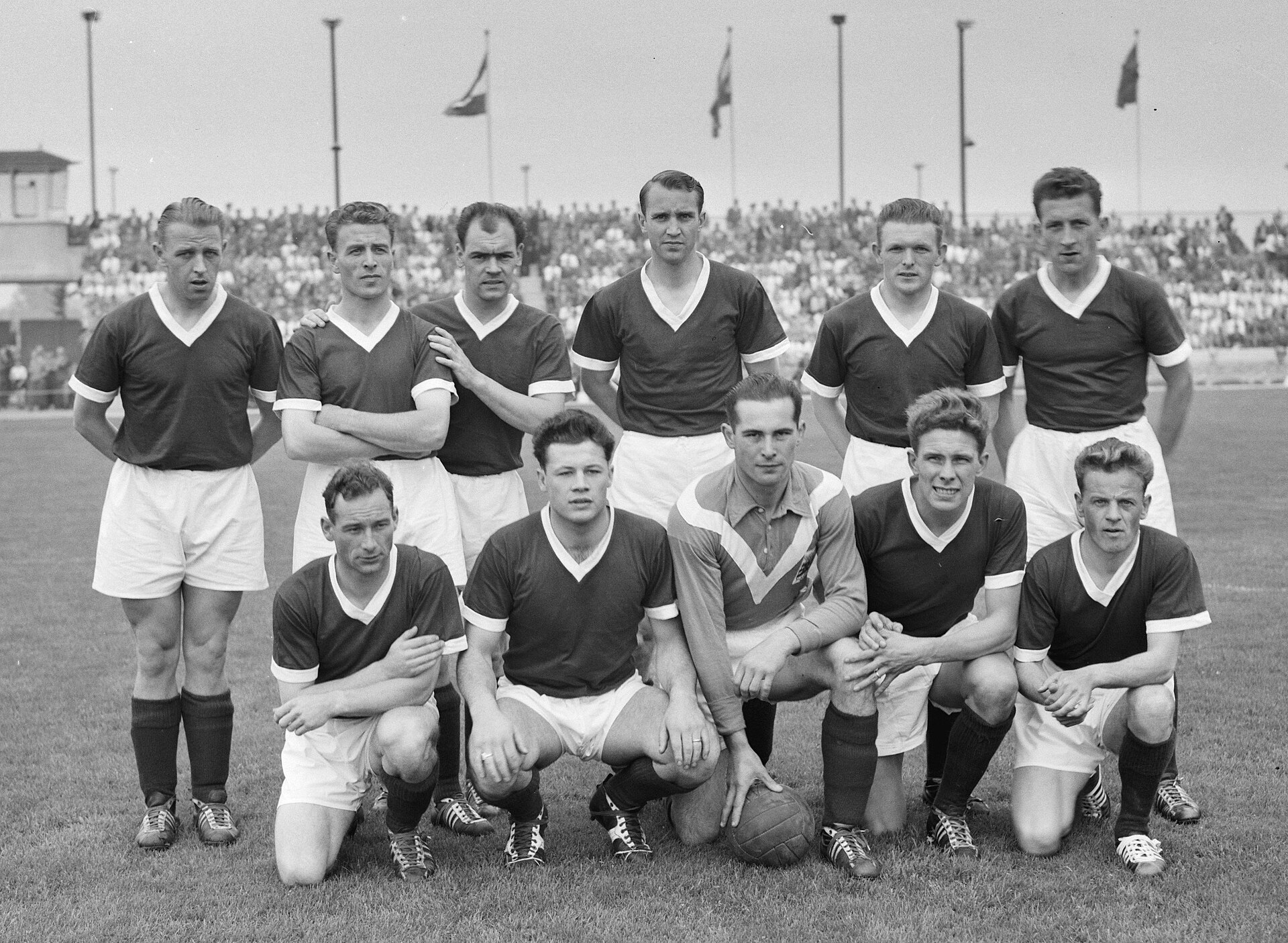 Imagem de referência de Wiel Coerver, descrito nos dados abertos como futebolista e treinador de futebol neerlandês (1924-2011)