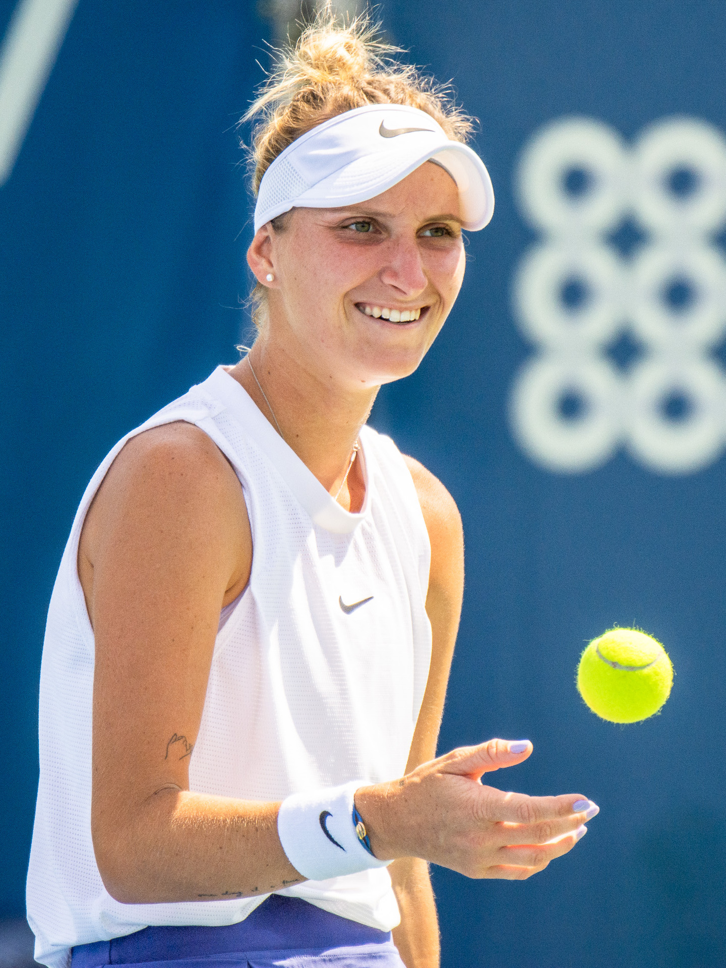 Imagem de referência relacionada a Markéta Vondroušová, item descrito como tenista tcheca