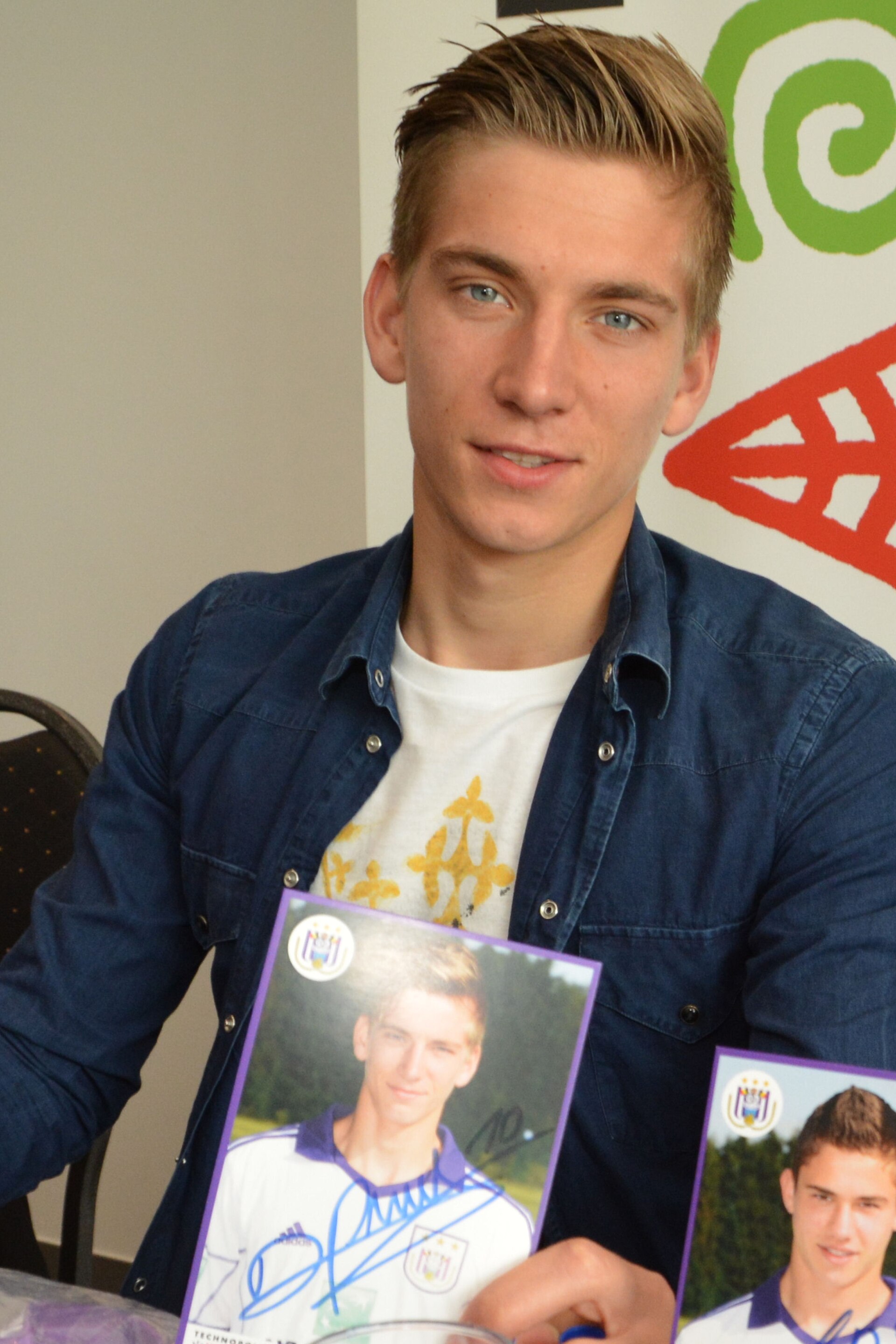 Imagem de referência de Dennis Praet, descrito nos dados abertos como futebolista belga