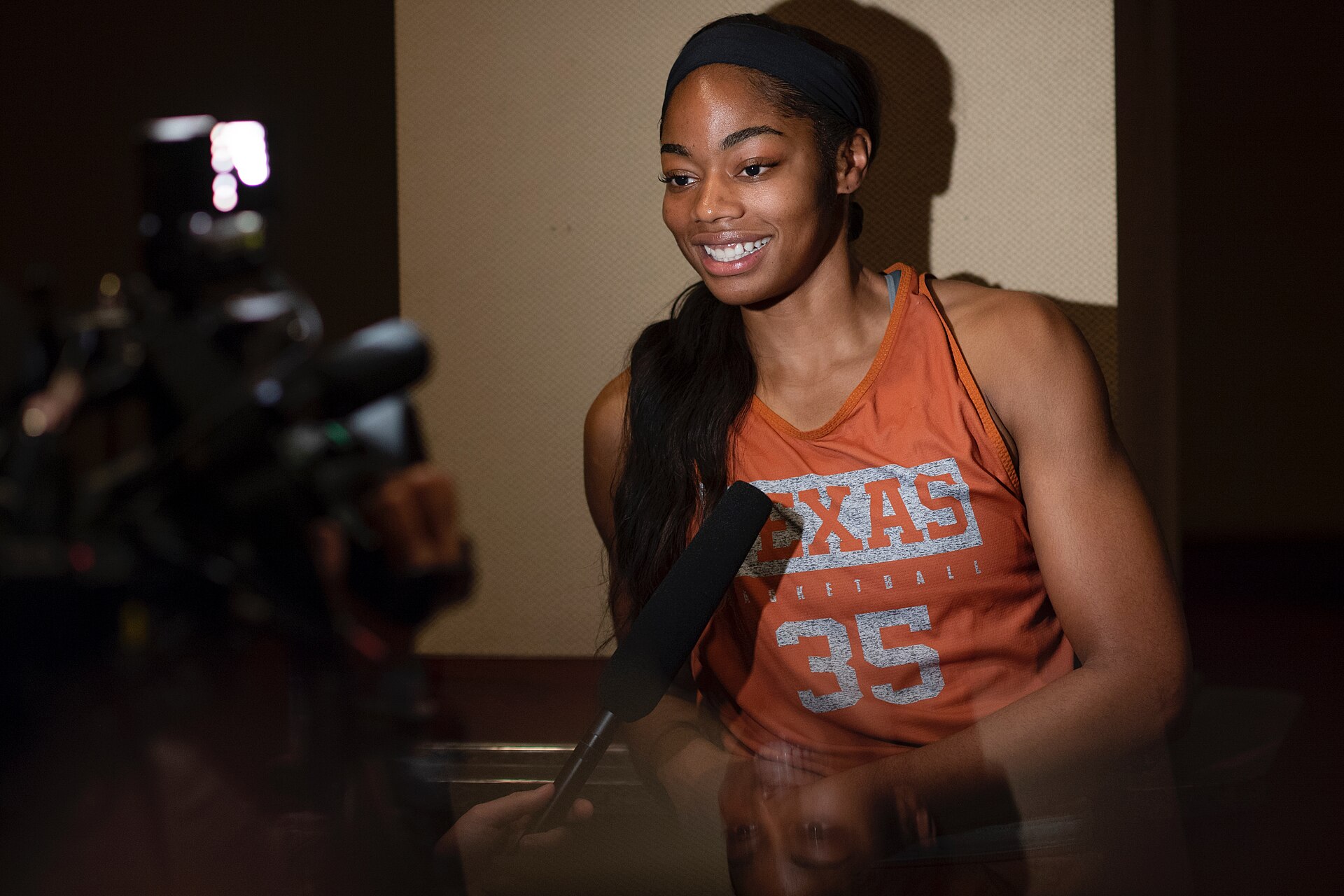 Imagem de referência de Charli Collier, descrito nos dados abertos como jogadora de basquetebol norte-americana