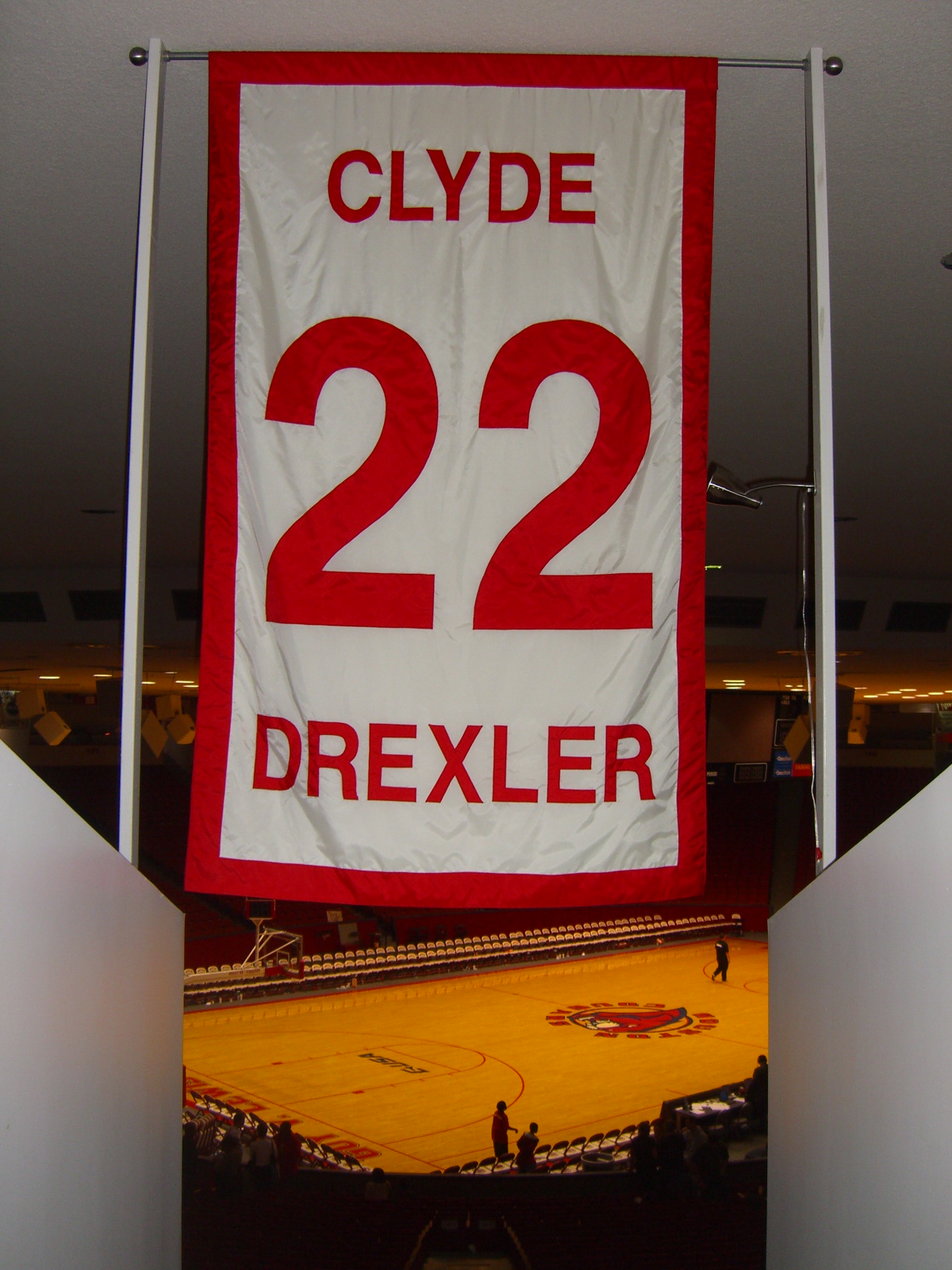 Imagem de referência de Clyde Drexler, descrito nos dados abertos como basquetebolista estadunidense