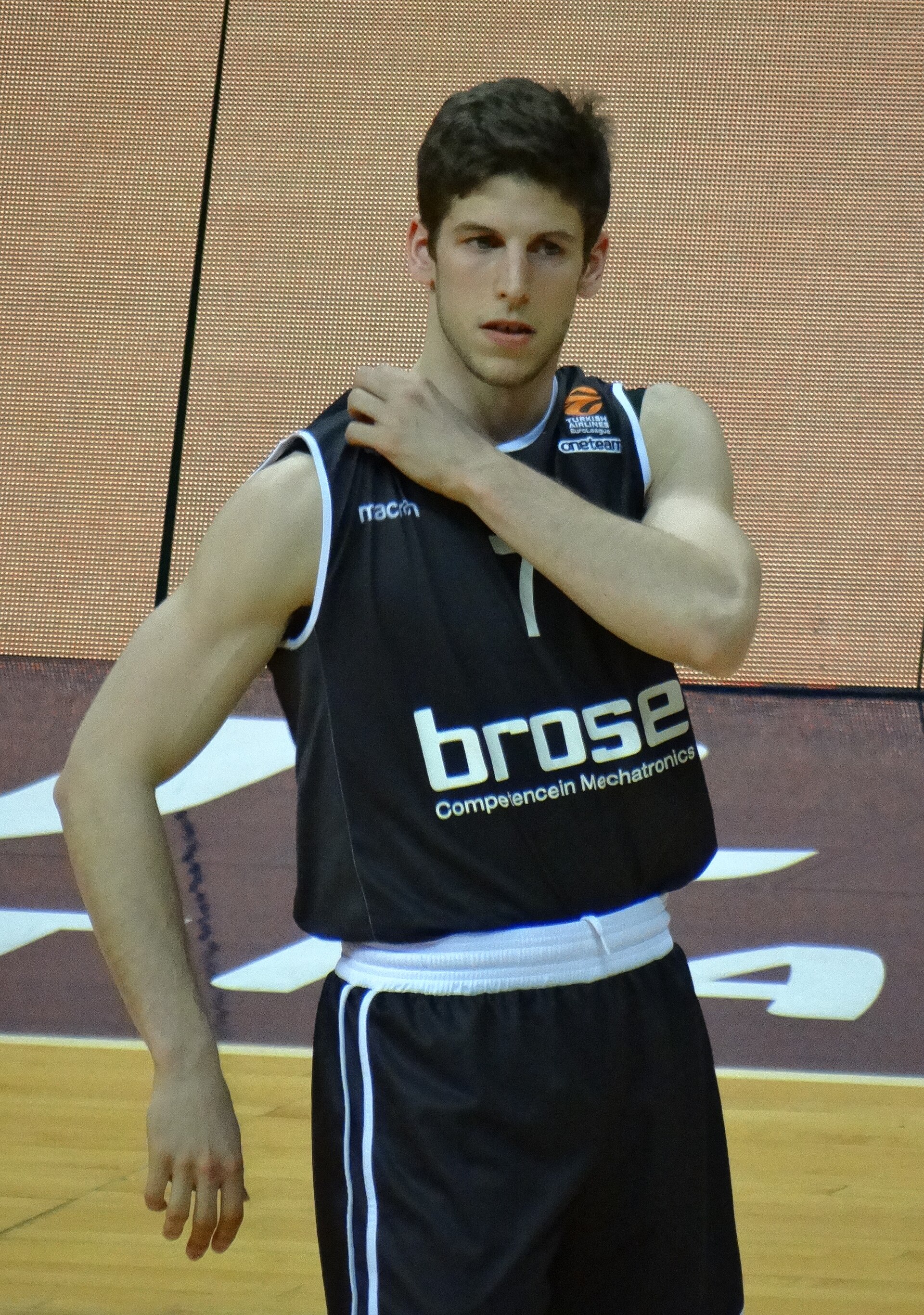 Imagem de referência de Aleksej Nikolić, descrito nos dados abertos como jogador de basquetebol esloveno