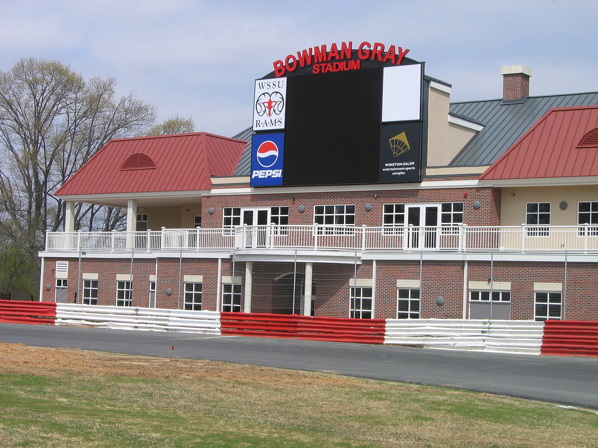 Imagem de referência relacionada a Bowman Gray Stadium, item descrito como registro de referência sobre Bowman Gray Stadium, organizado a partir de dados estruturados abertos