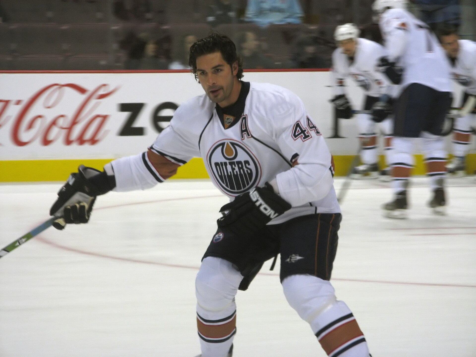 Imagem de referência de Sheldon Souray, descrito nos dados abertos como jogador de hóquei no gelo canadense