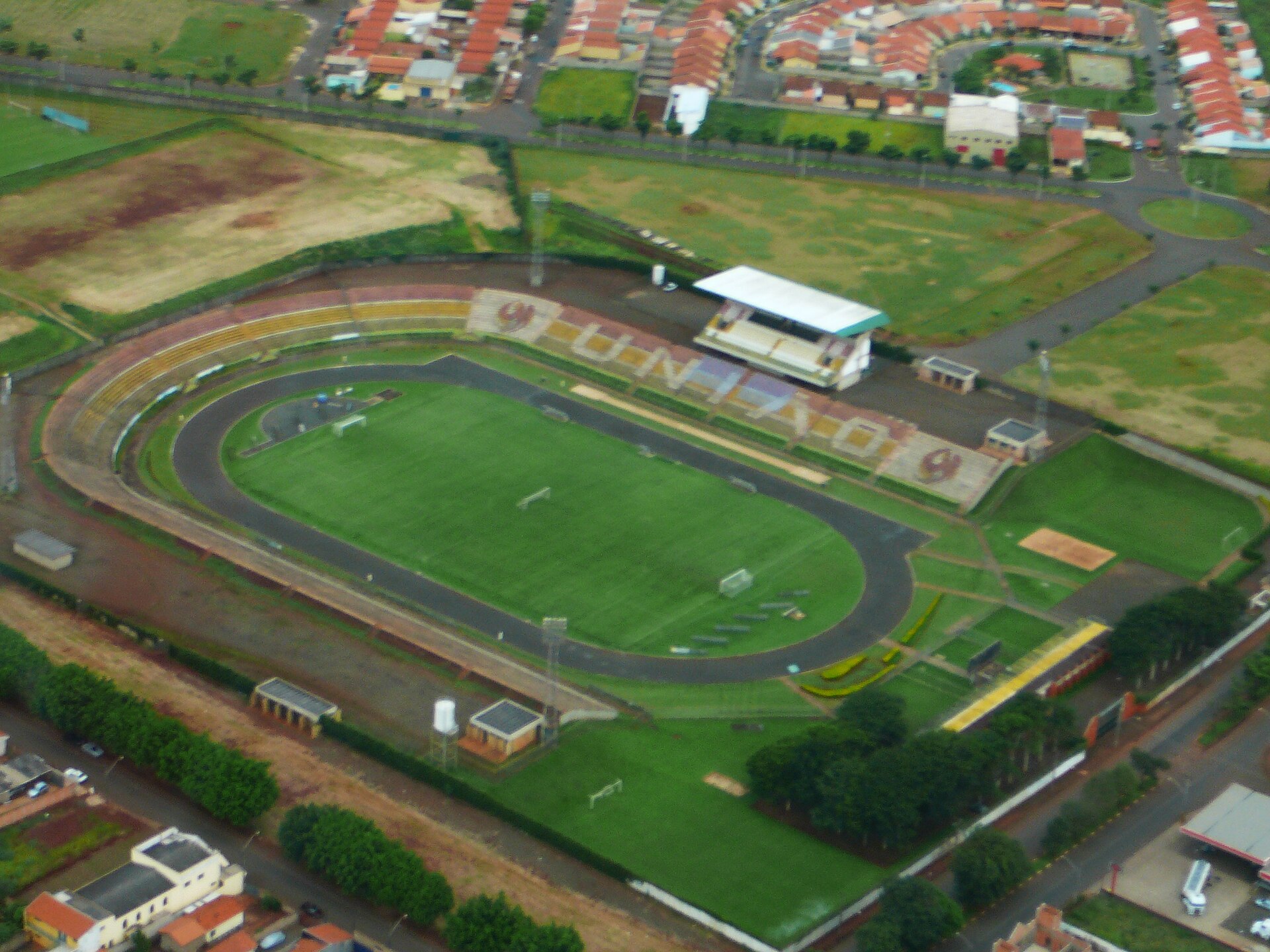 Imagem de referência de Estádio Doutor Hermínio Ometto, descrito nos dados abertos como estádio de futebol no Brasil