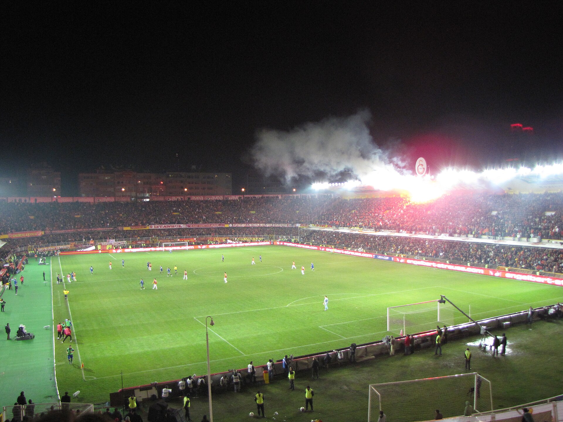 Imagem de referência de Estádio Ali Sami Yen, descrito nos dados abertos como antigo Estádio de Futebol da Turquia