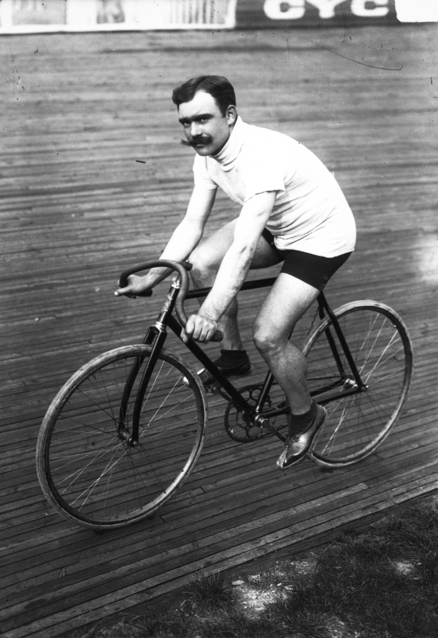 Imagem de referência de Louis Trousselier, descrito nos dados abertos como ciclista francês