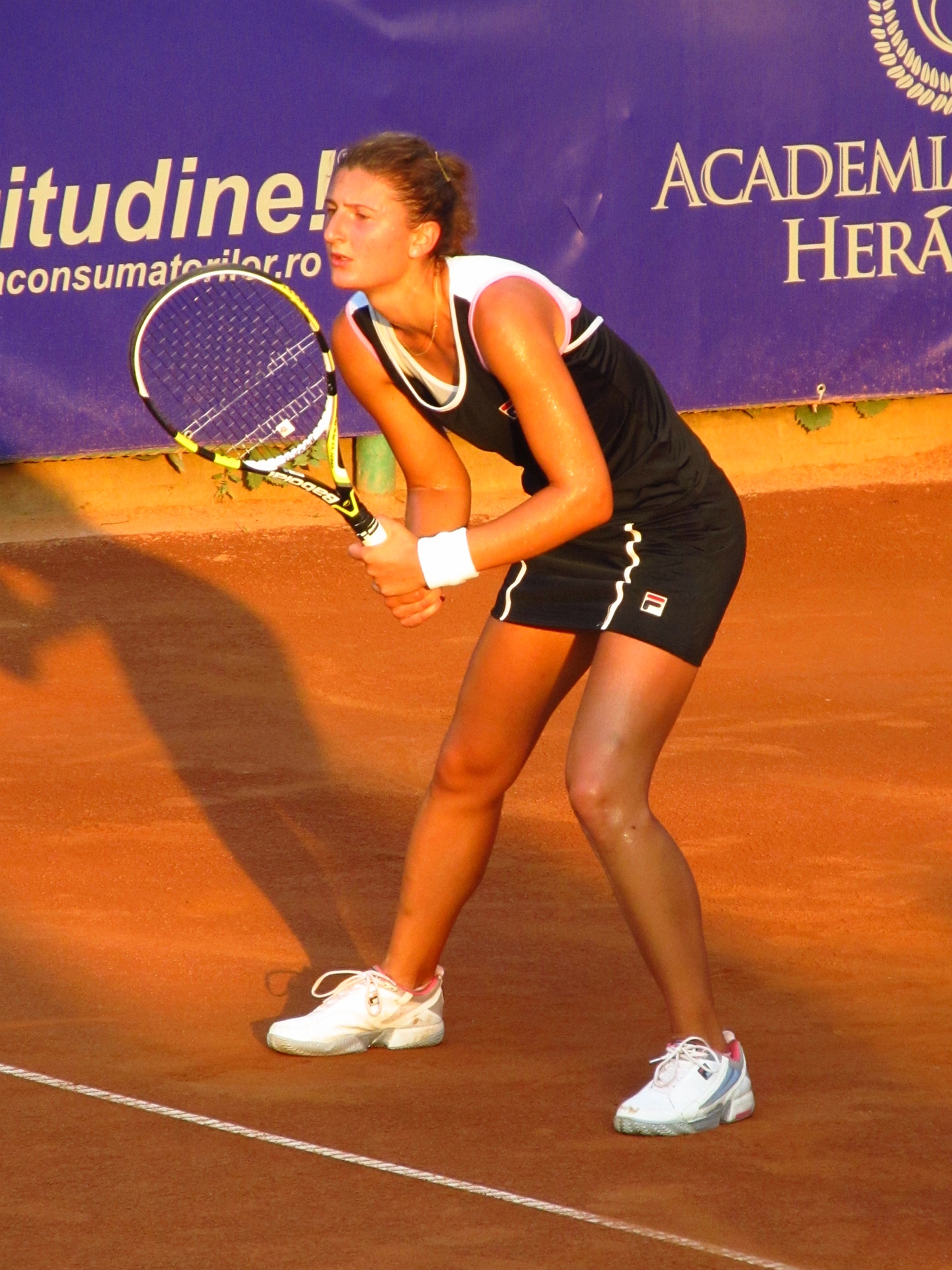 Imagem de referência de Irina Begu, descrito nos dados abertos como tenista romena