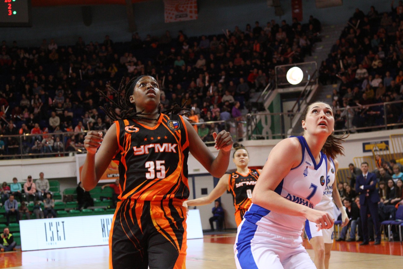 Imagem de referência de Jonquel Jones, descrito nos dados abertos como jogadora de basquetebol baamiana