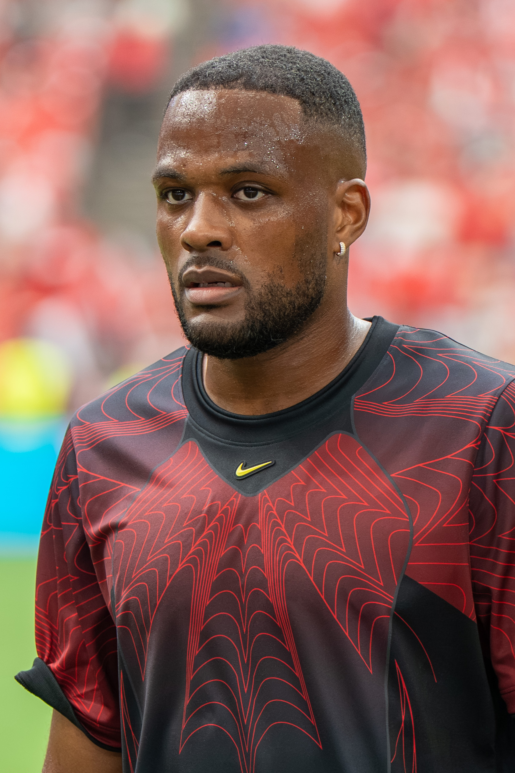 Imagem de referência de Cyle Larin, descrito nos dados abertos como futebolista canadiano