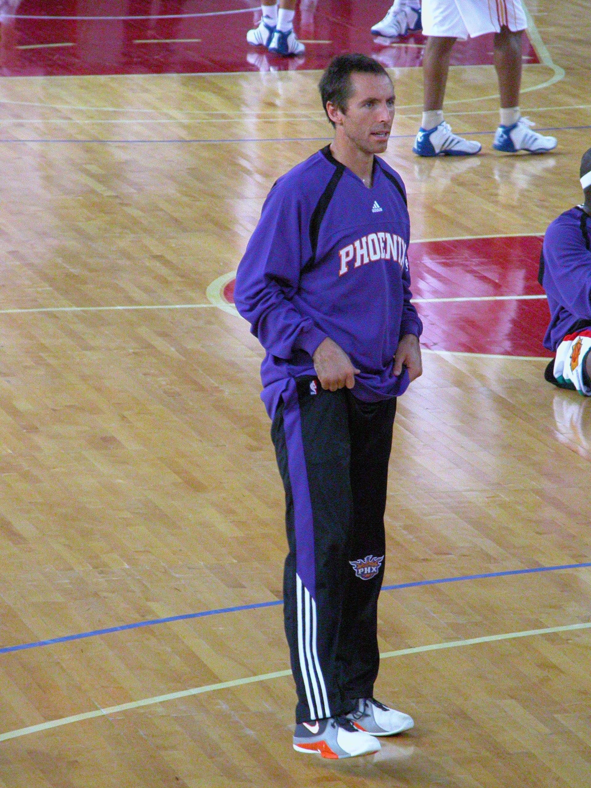 Imagem de referência de Steve Nash, descrito nos dados abertos como basquetebolista canadense