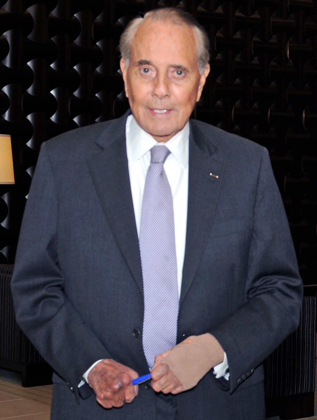 Imagem de referência de Bob Dole, descrito nos dados abertos como político americano (1923-2021)