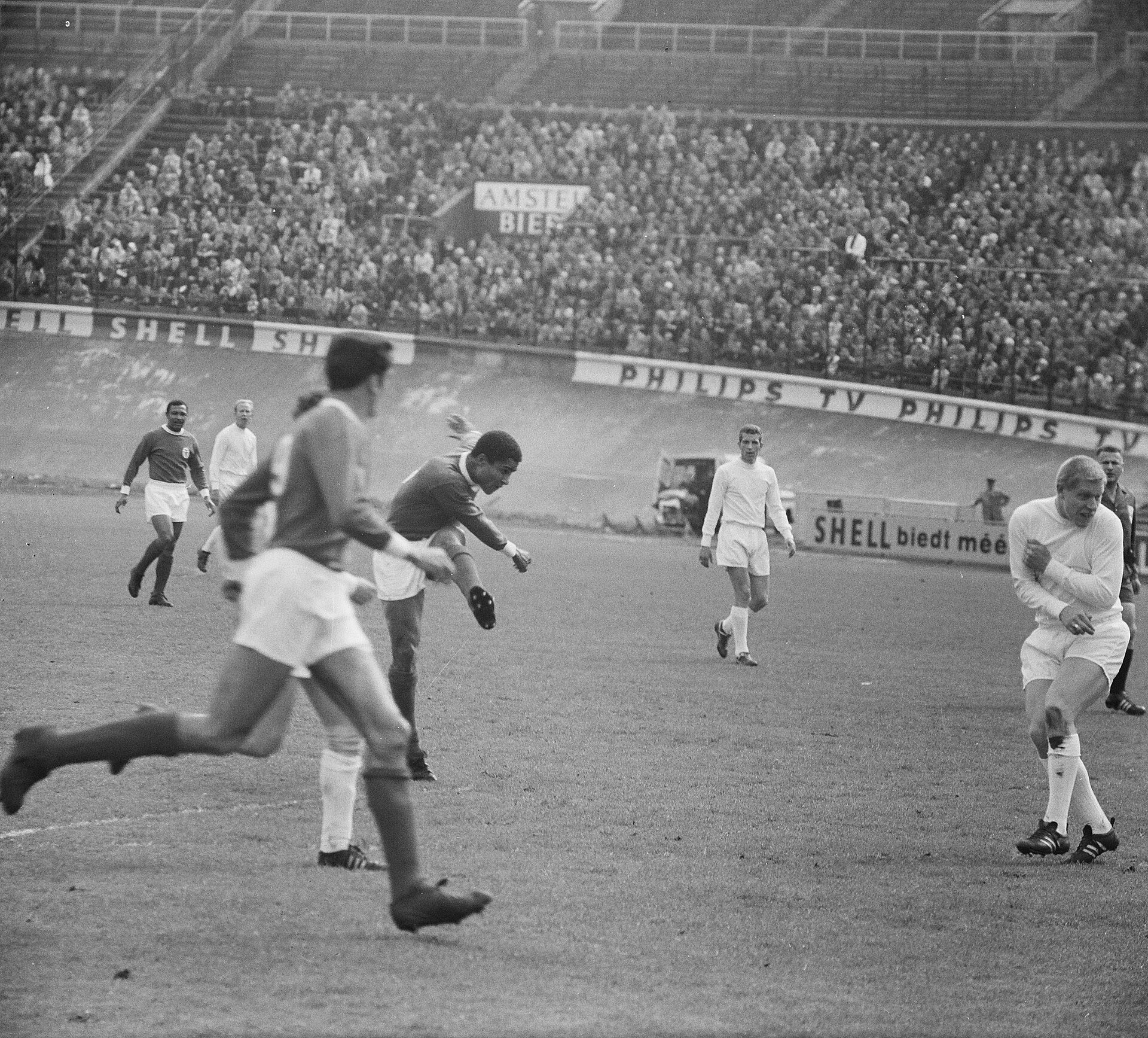 Imagem de referência de Mário Coluna, descrito nos dados abertos como futebolista luso-moçambicano (1935–2014)