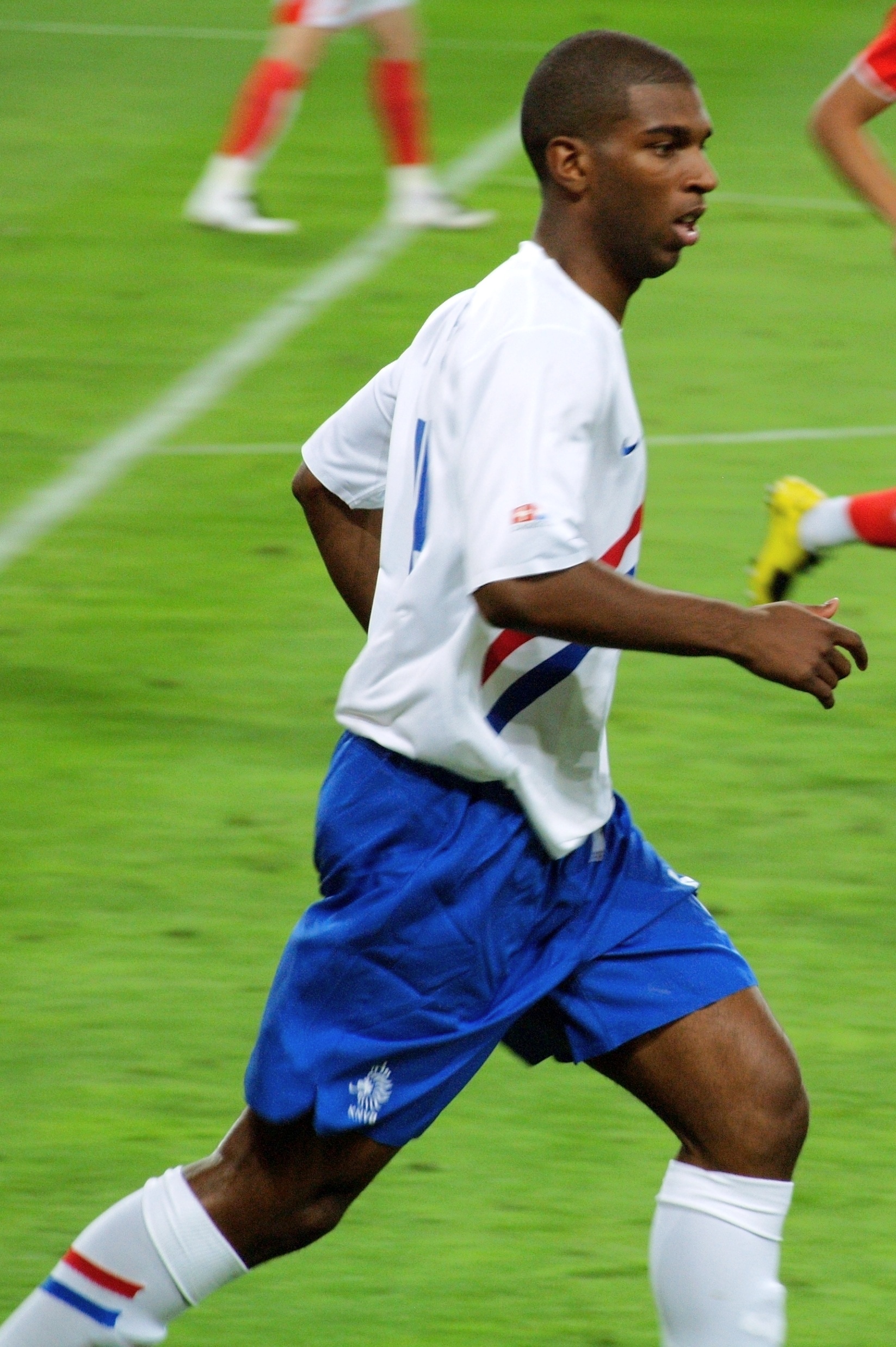 Imagem de referência de Ryan Babel, descrito nos dados abertos como futebolista neerlandês