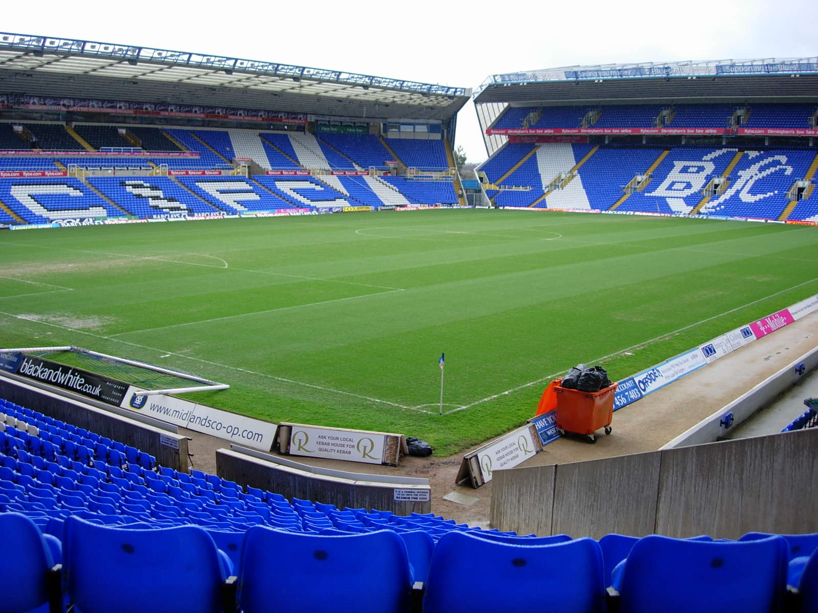 Imagem de referência relacionada a Birmingham City Football Club, item descrito como clube de futebol sediado em Birmingham, Inglaterra
