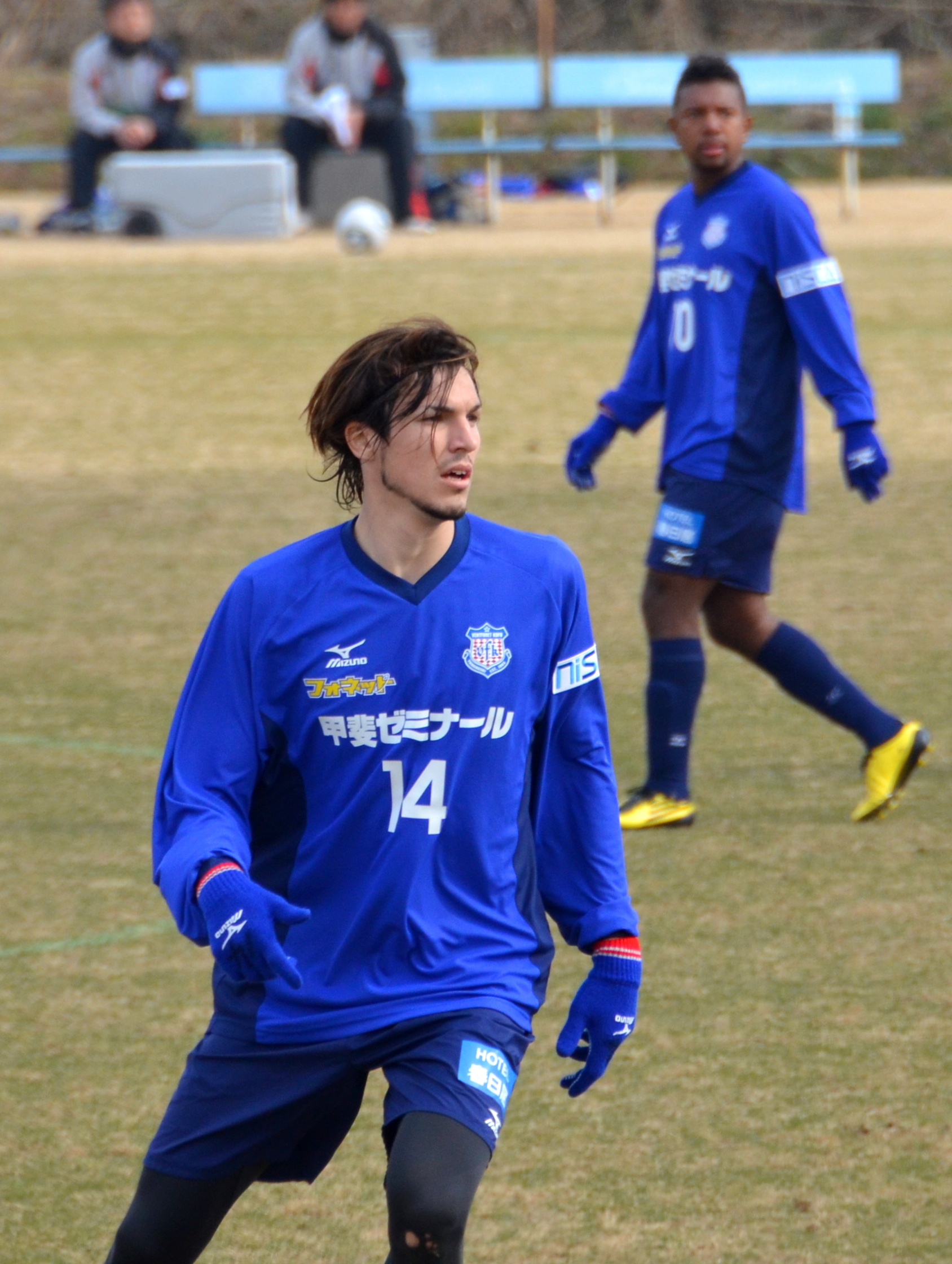 Imagem de referência de Mike Havenaar, descrito nos dados abertos como futebolista japonês