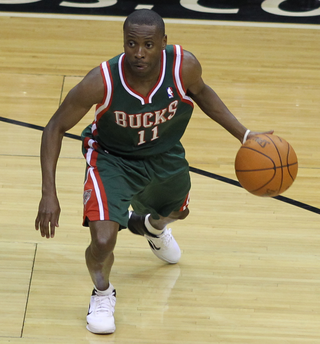 Imagem de referência de Earl Boykins, descrito nos dados abertos como basquetebolista estadunidense