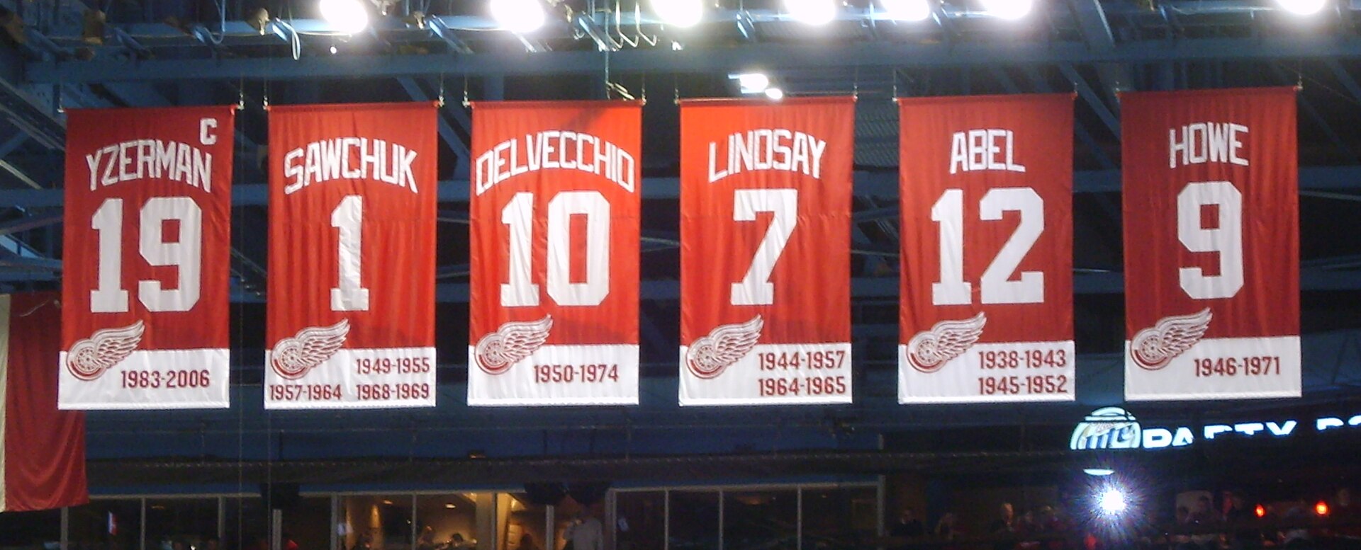 Imagem de referência de Terry Sawchuk, descrito nos dados abertos como jogador de hóquei no gelo canadense