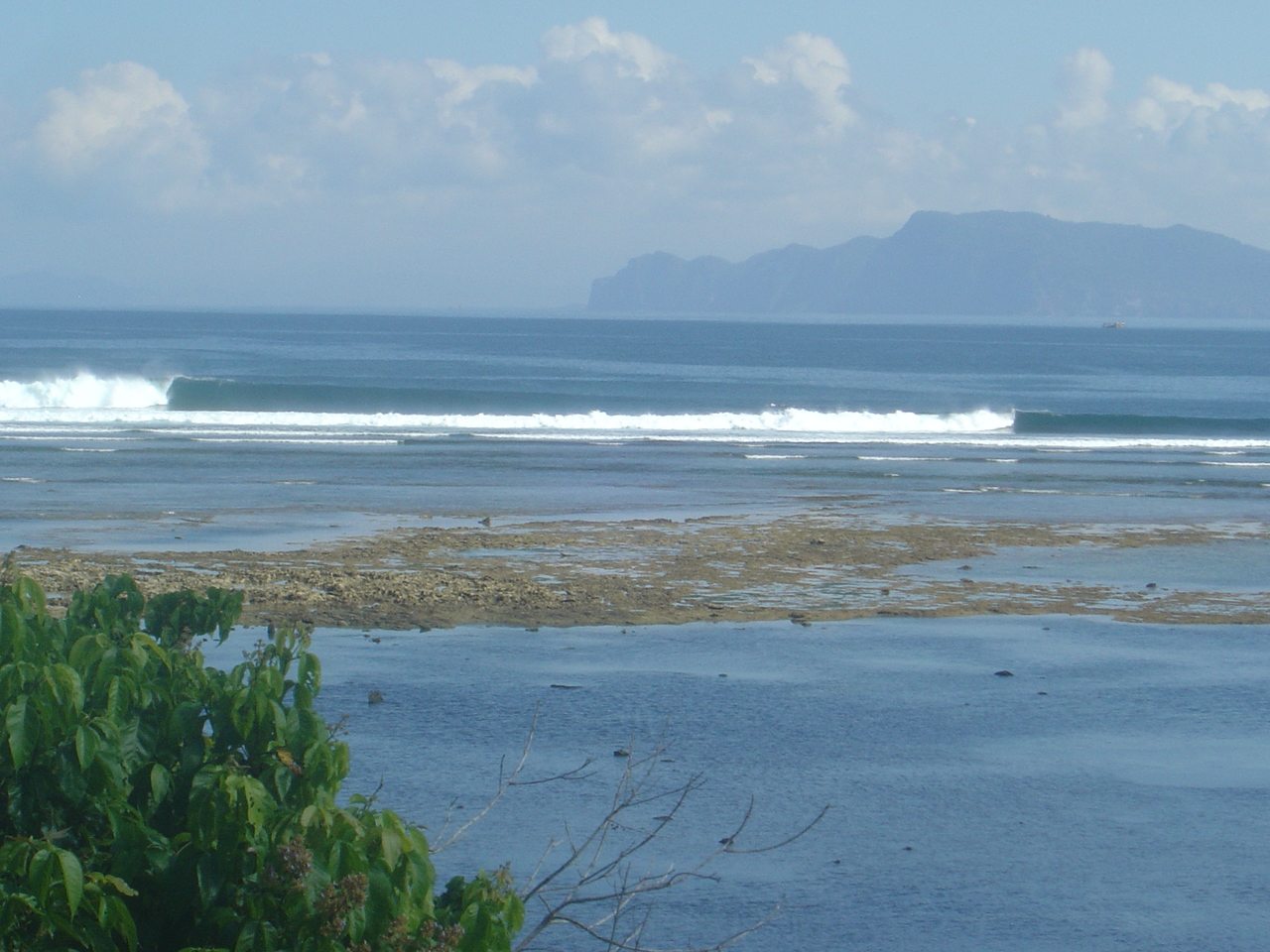 Imagem de referência relacionada a G-Land, item descrito como praia de surf na Indonésia