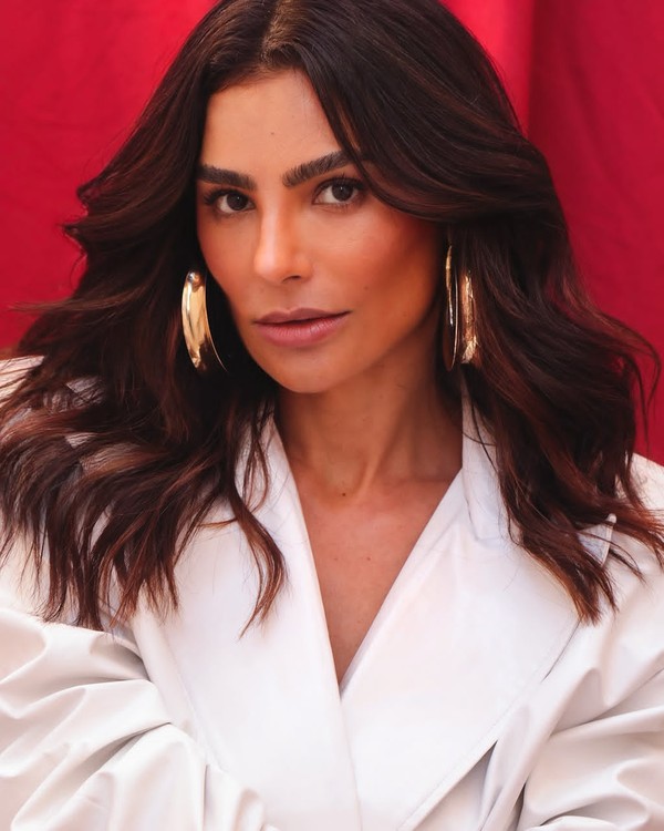 Cíntia Chagas fala sobre fim de relacionamento com Rubens Barrichello: 'Fofo'
