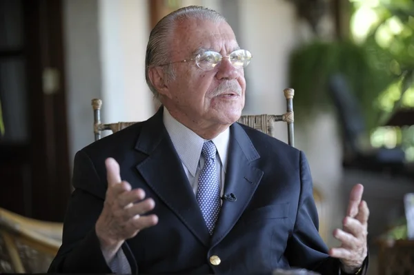 José Sarney é internado na UTI após procedimento abdominal - destaque galeria