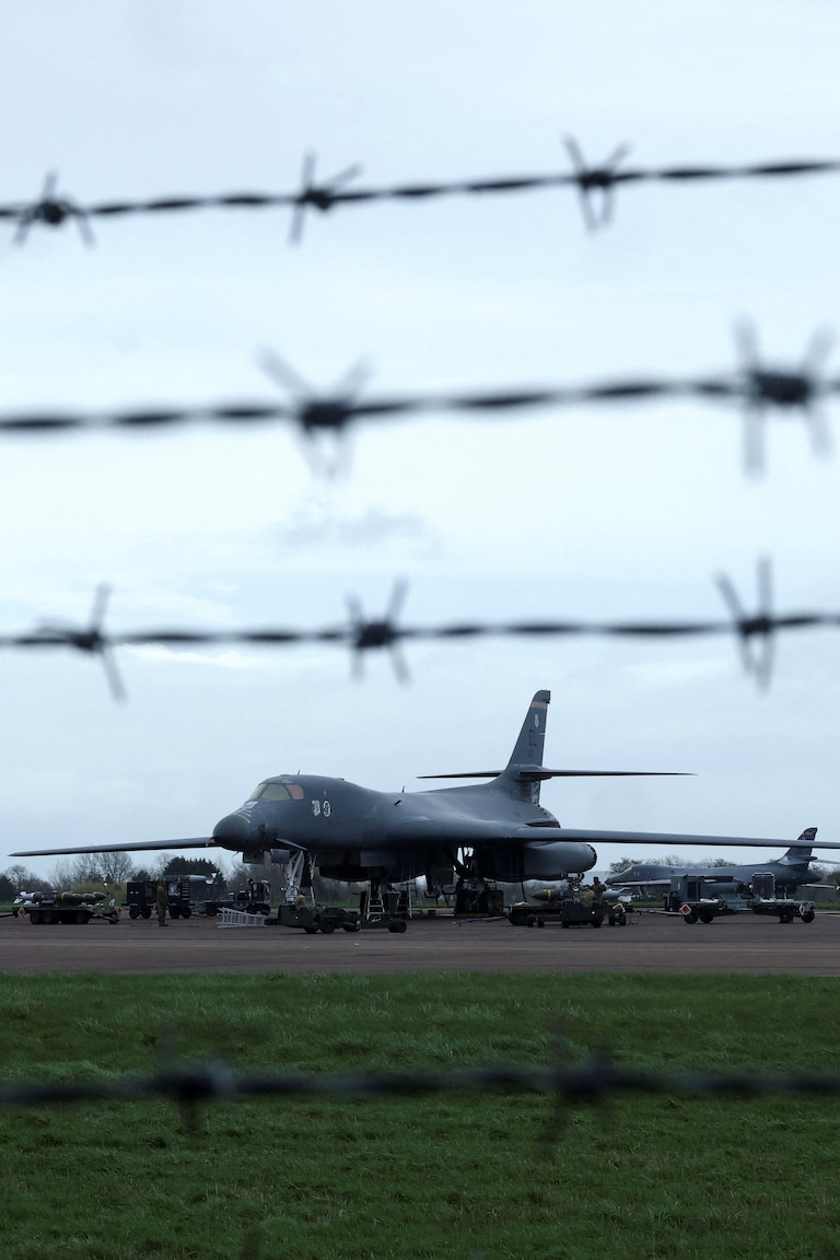 Detiveram no Reino Unido dois suspeitos por seus vínculos com o Irã após o incidente na base aérea de Fairford