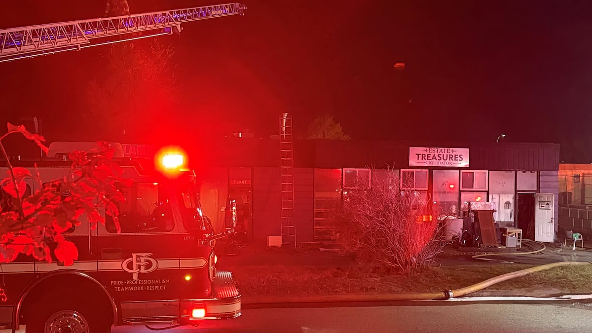 Fire tears through southeast Calgary strip mall