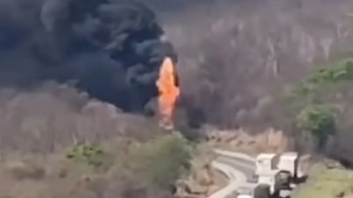Carreta com diesel pega fogo, explode e interdita BR-251 em Salinas