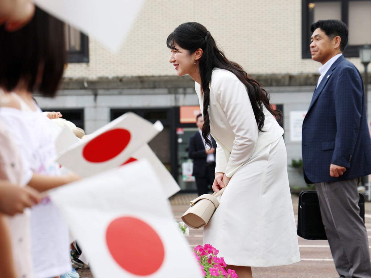Esgotando os príncipes: por que as chamadas crescem para permitir que a princesa Aiko do Japão assuma o trono