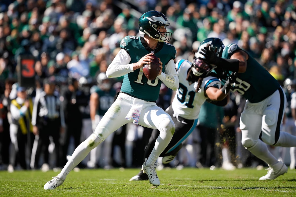 NFL: quem é o quarterback ‘brasileiro’ que vai substituir Jalen Hurts no Philadelphia Eagles