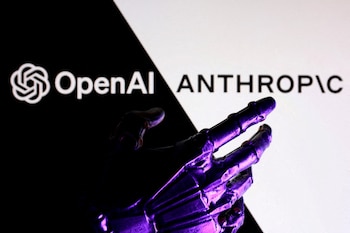 Jacob Coxon afirmó estar un 90% seguro de que China tiene espías dentro de OpenAI y Anthropic (REUTERS/Dado Ruvic/Ilustración).