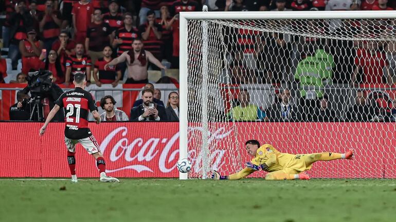 “Não vou ensinar jogadores desse nível a baterem pênaltis.’ Jardim repassa frustrante eliminação do Flamengo ao time. Estudiantes na final contra o Palmeiras
