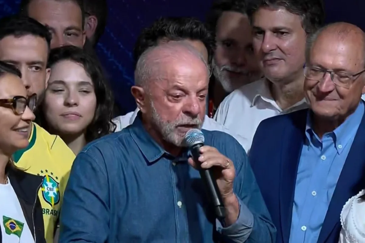 Lula fala em regular redes e que eleição foi derrota para o negacionismo