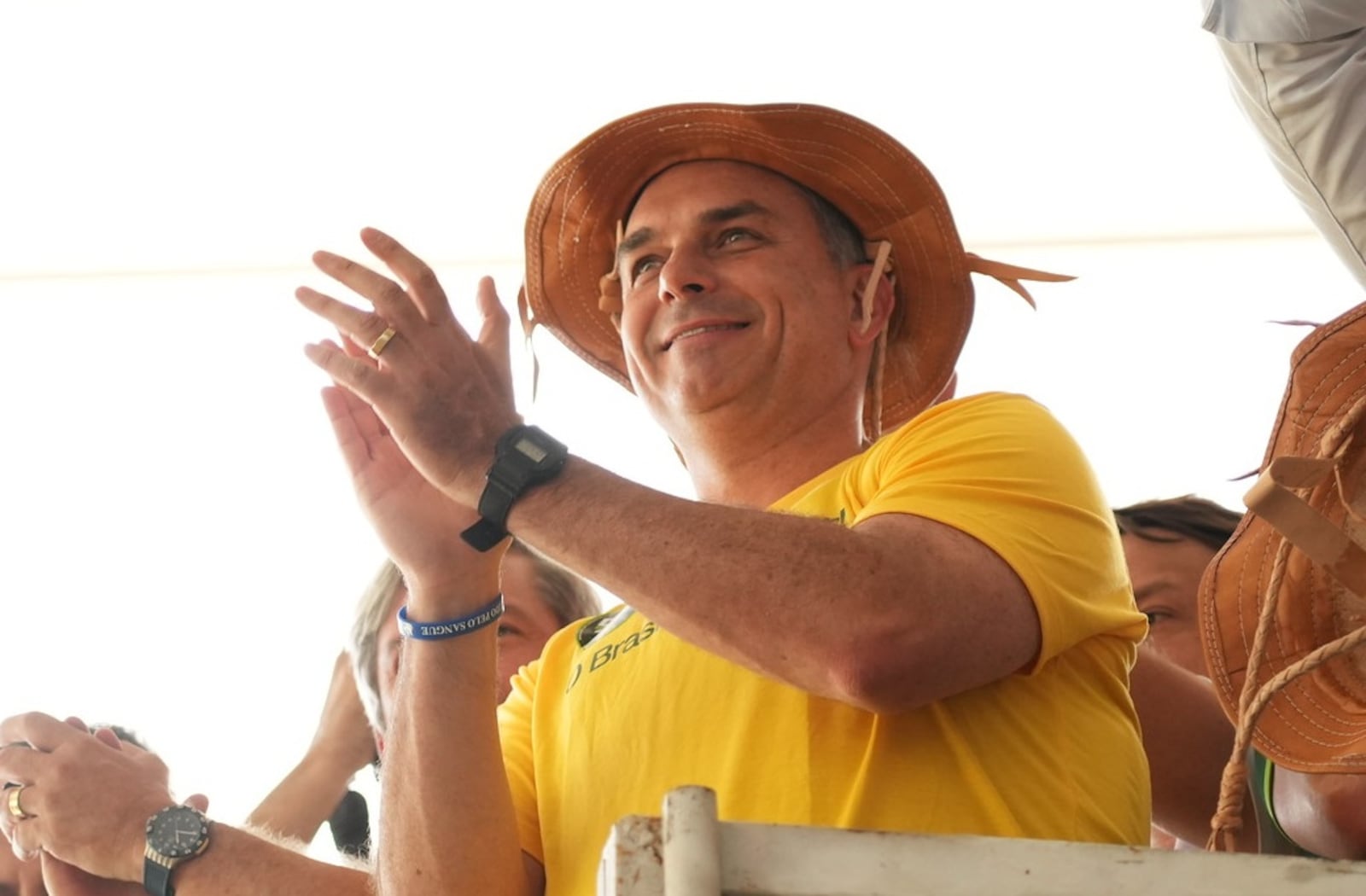 Flávio Bolsonaro, em campanha em Maceió - Crédito: Charles Vieira/Campanha Flávio Bolsonaro - 25.ago.26 Charles vieira